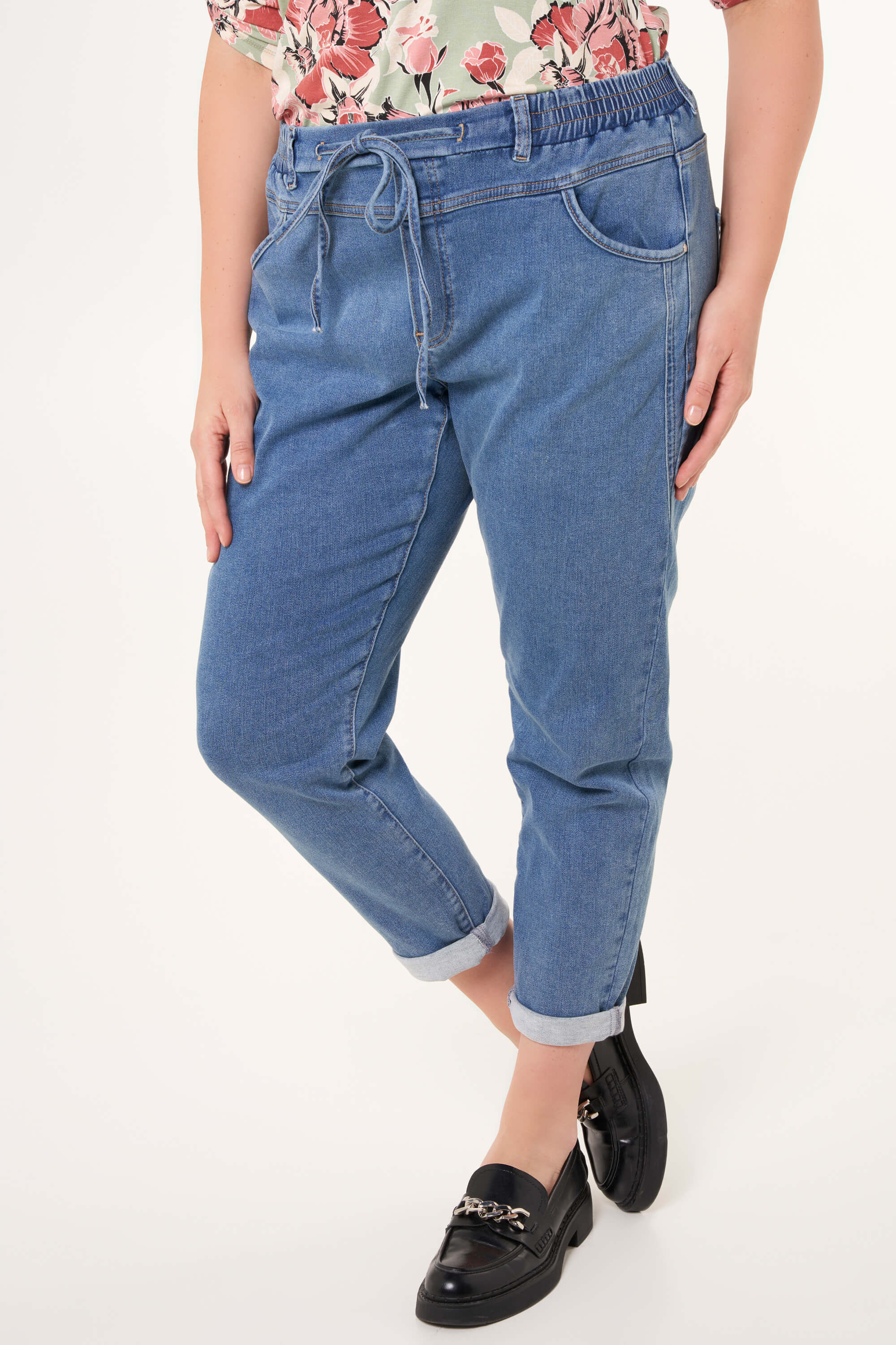 Pantalones jogger de denim image number 4
