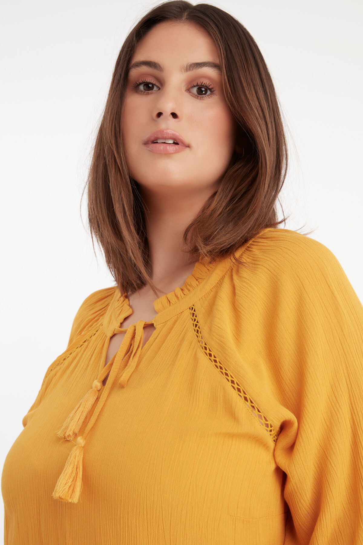 Blusa con detalles calados image number 3