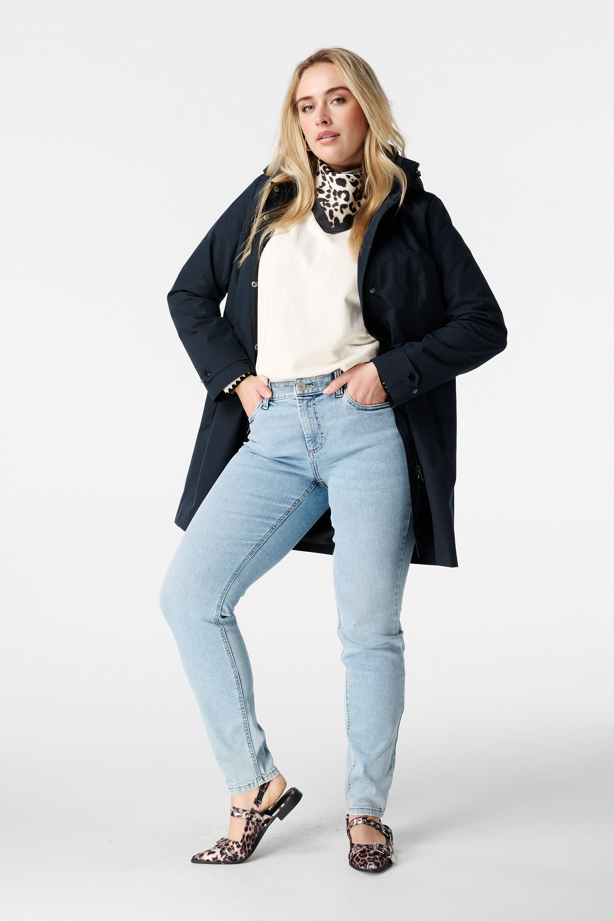 Abrigo acolchado con capucha image number 5