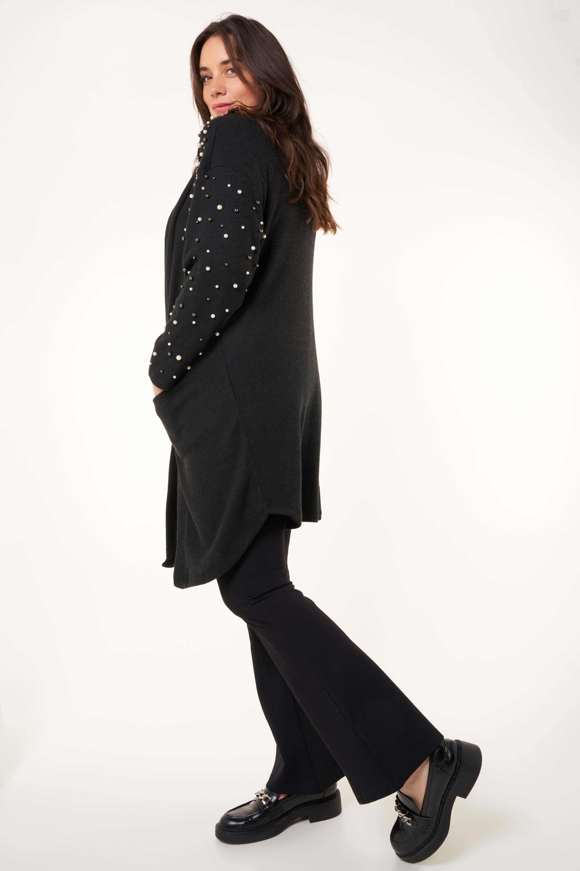 C&aacute;rdigan abierto con perlas image number 6