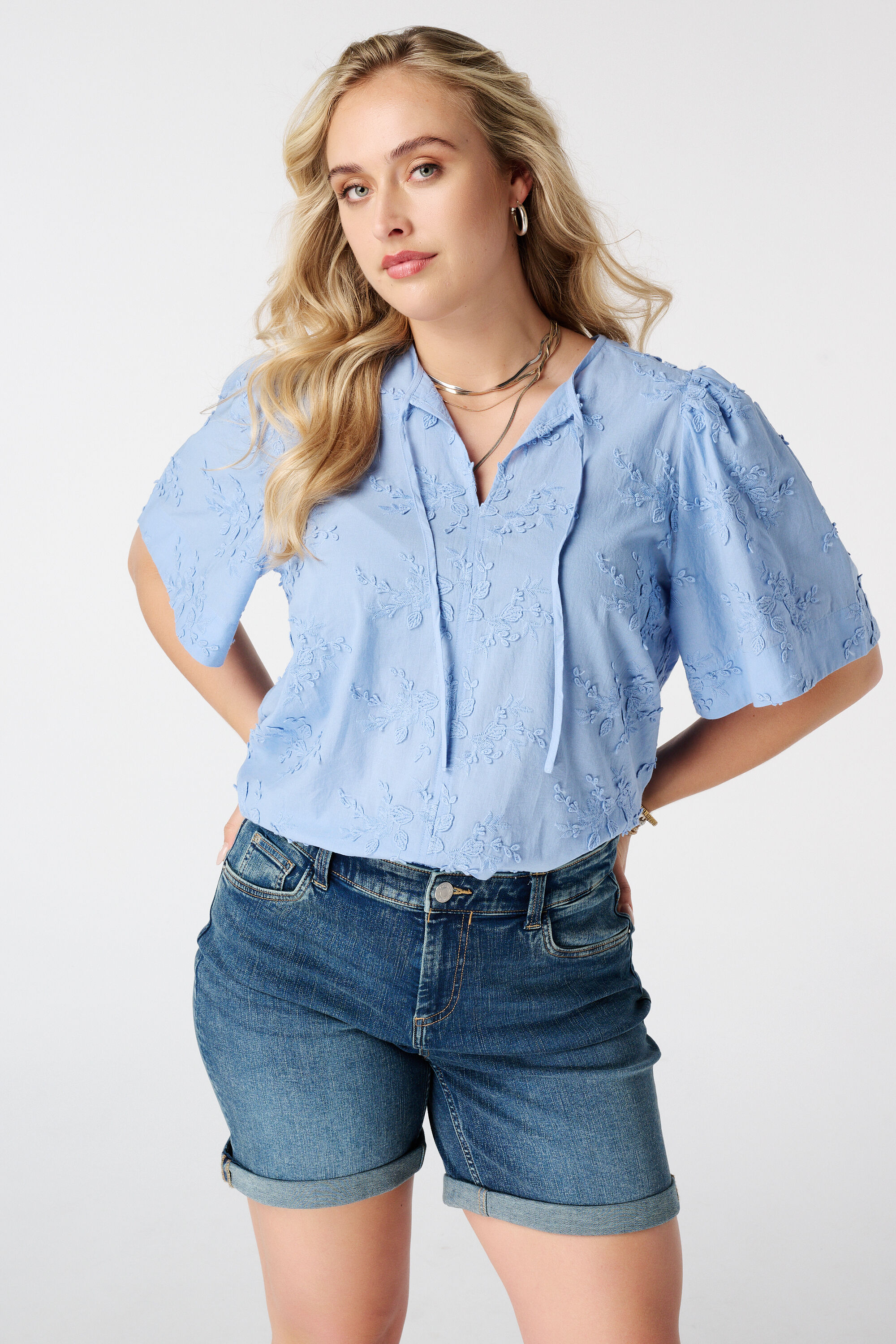 Blusa de algod&oacute;n con bordado