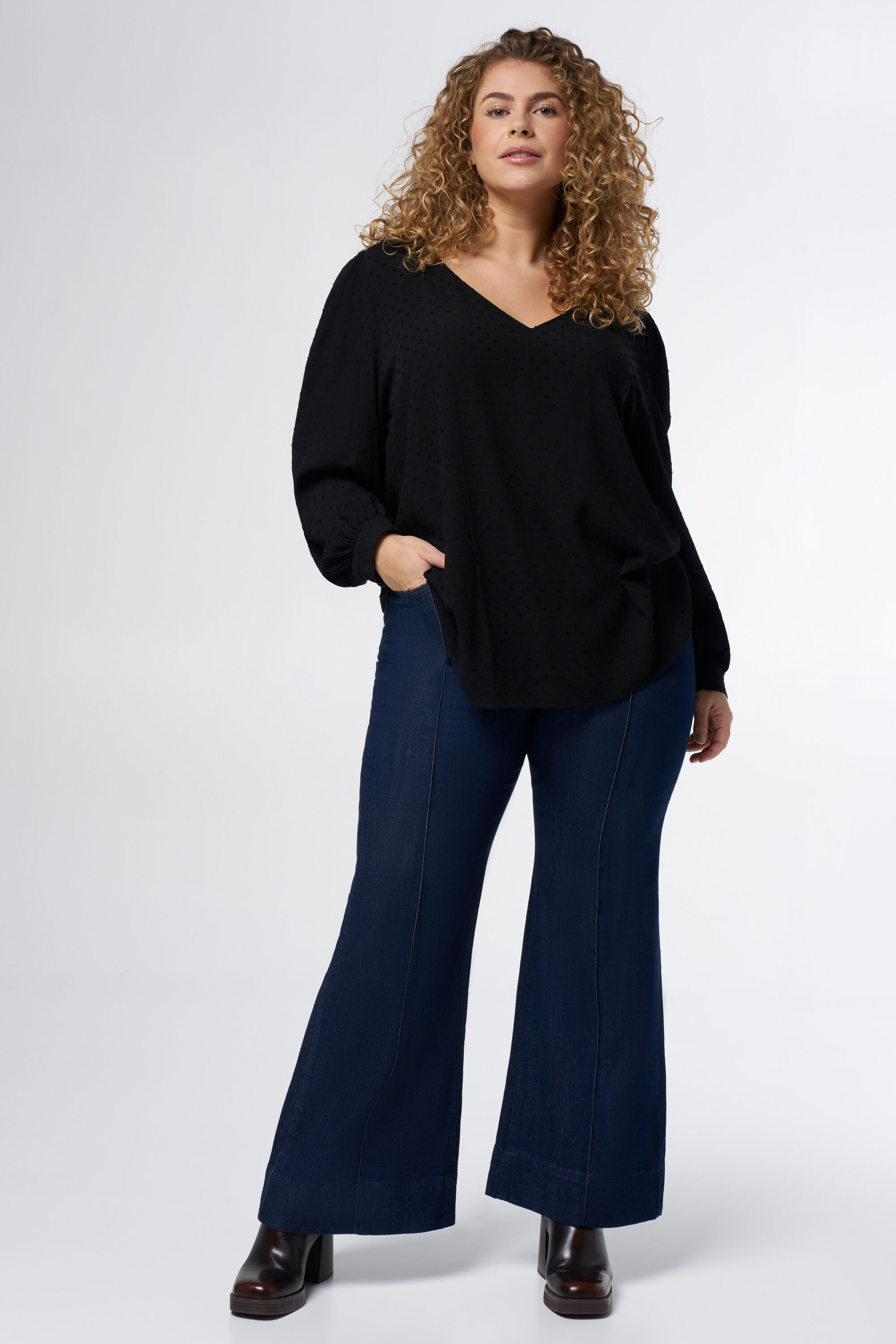 Blusa con detalles y manga abullonada image number 5