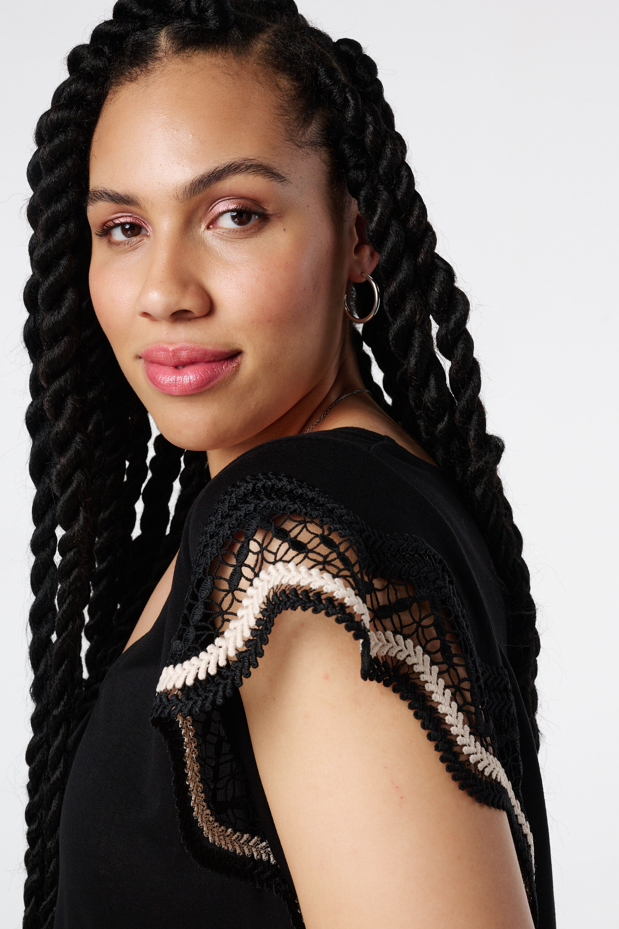 Camiseta con detalles de ganchillo  image number 4