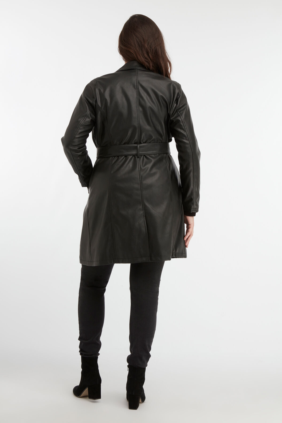 Abrigo tres cuartos de cuero sint&eacute;tico con cintur&oacute;n image number 3