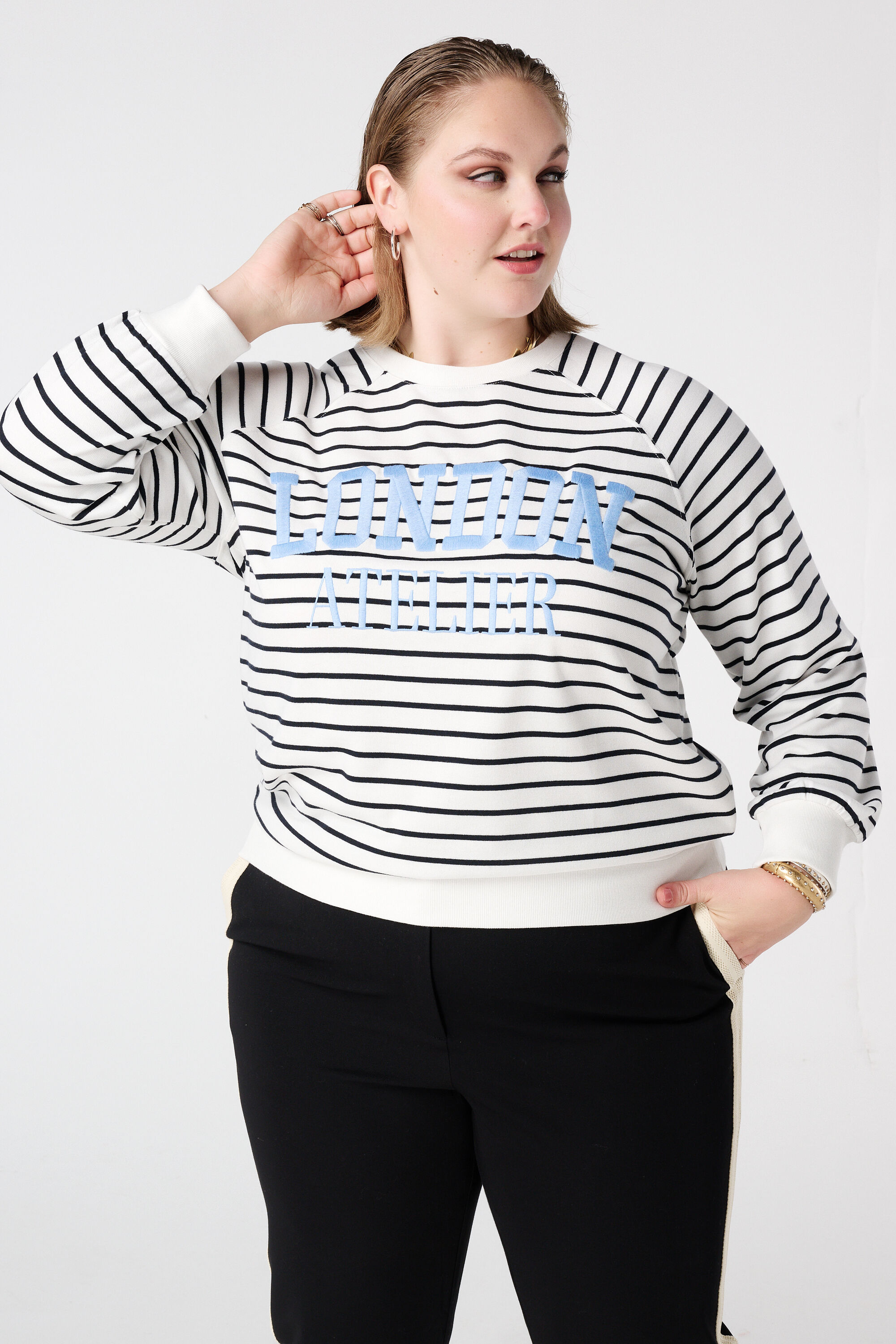 Sudadera de rayas con texto