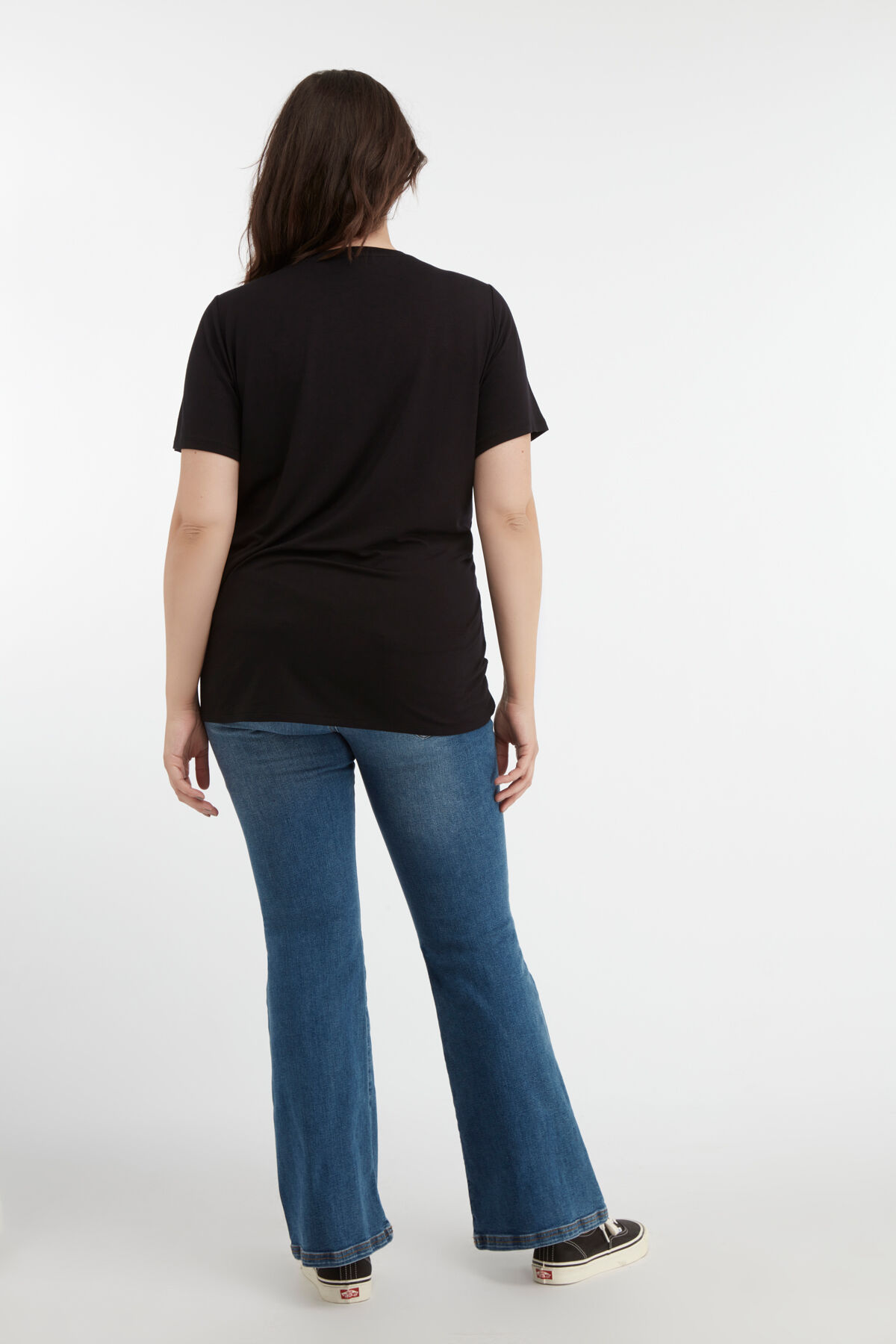 Camiseta con texto impreso y brillantes image number 3