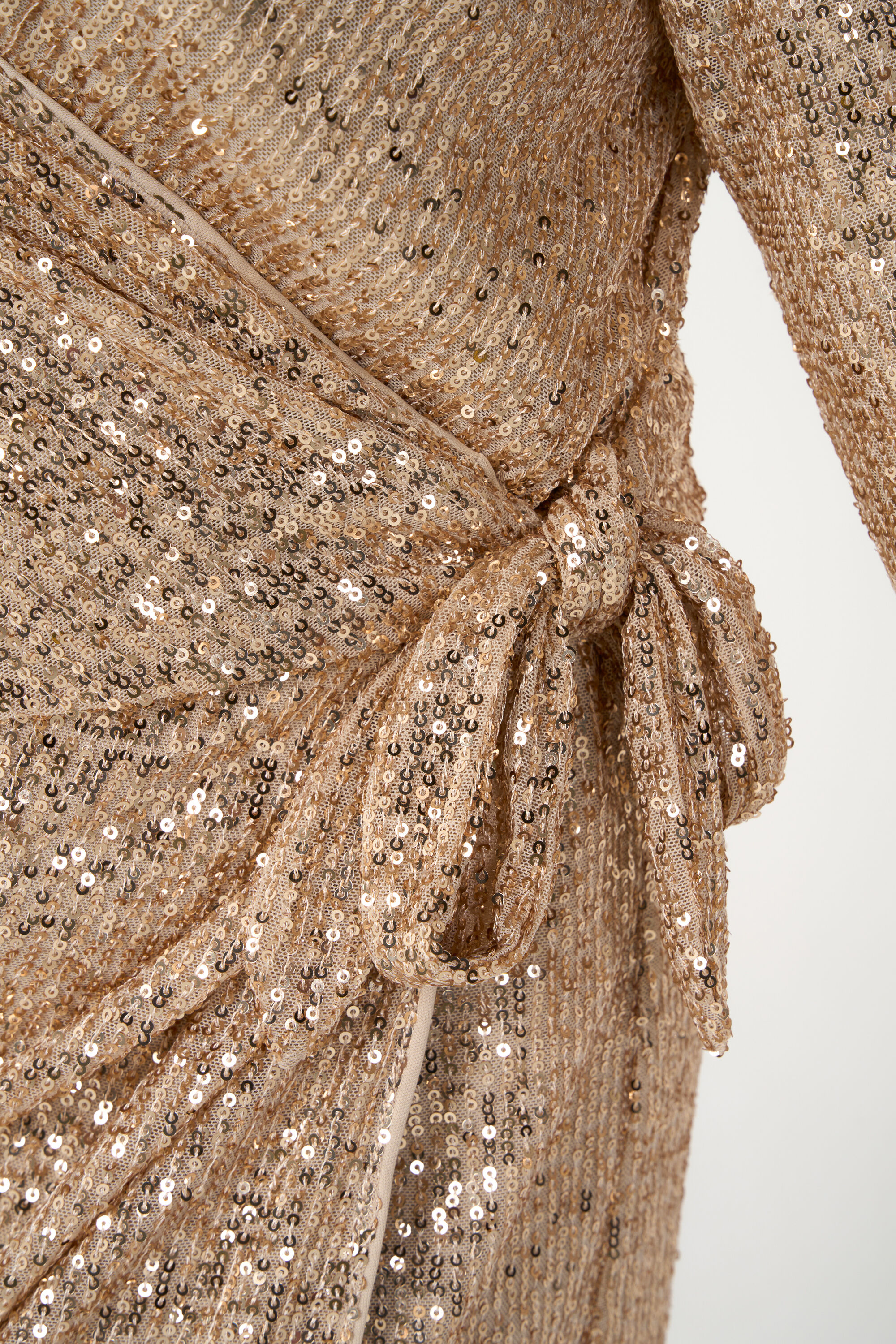 Vestido brillante de lentejuelas  image number 4