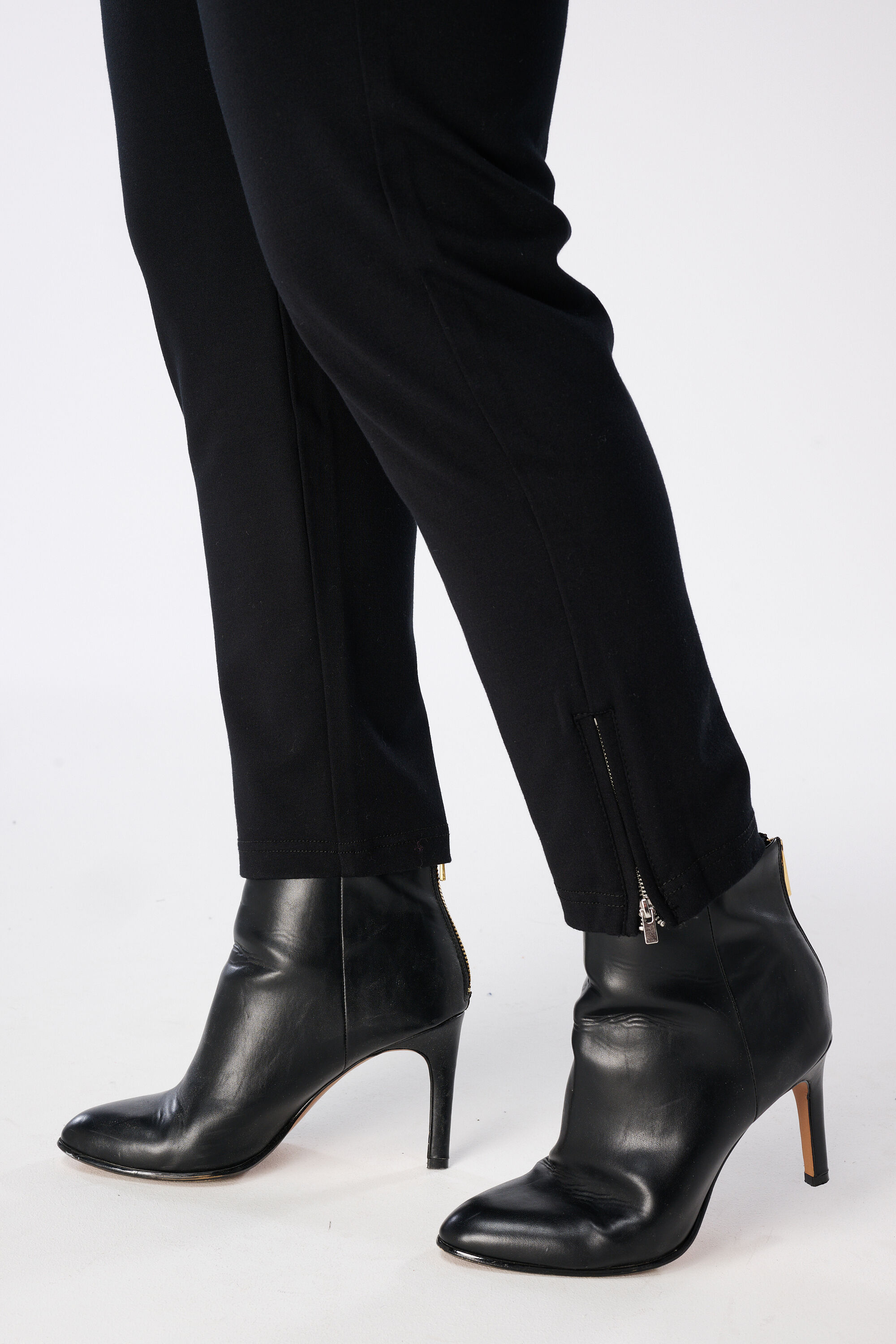 Pantal&oacute;n con cord&oacute;n image number 5