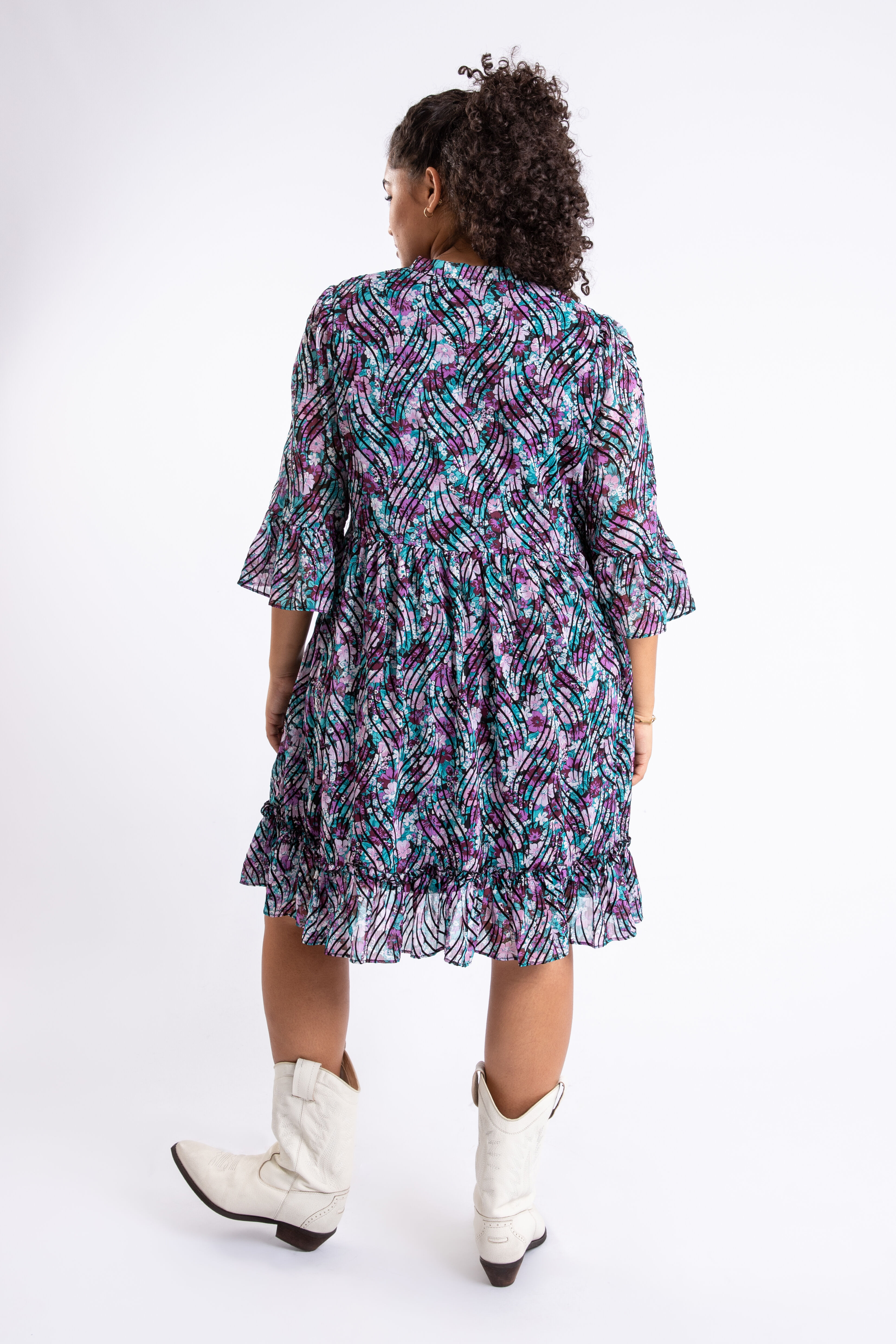 Vestido con estampado floral y volantes image number 4