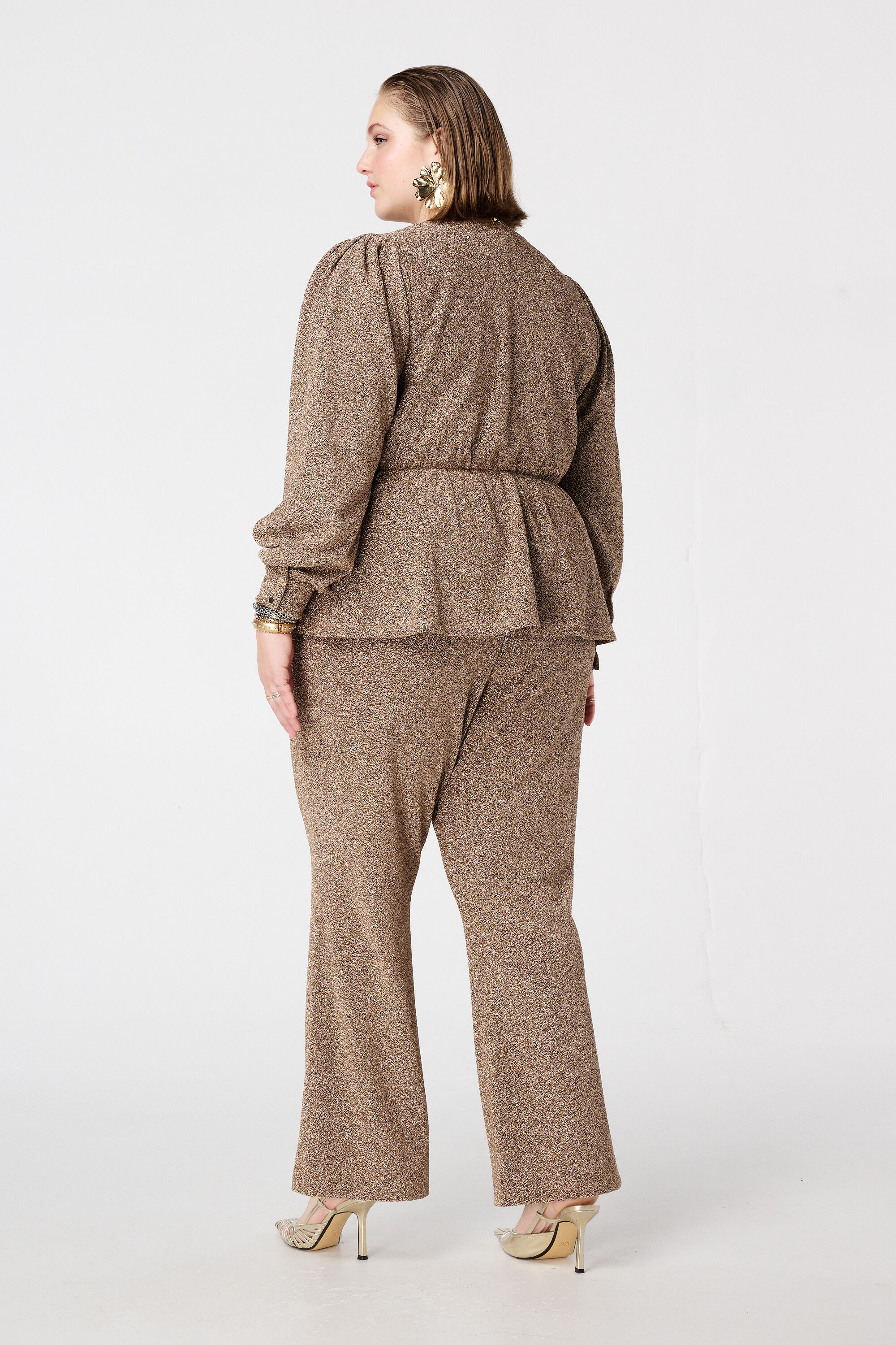 Pantalones brillantes con perneras acampanadas image number 3