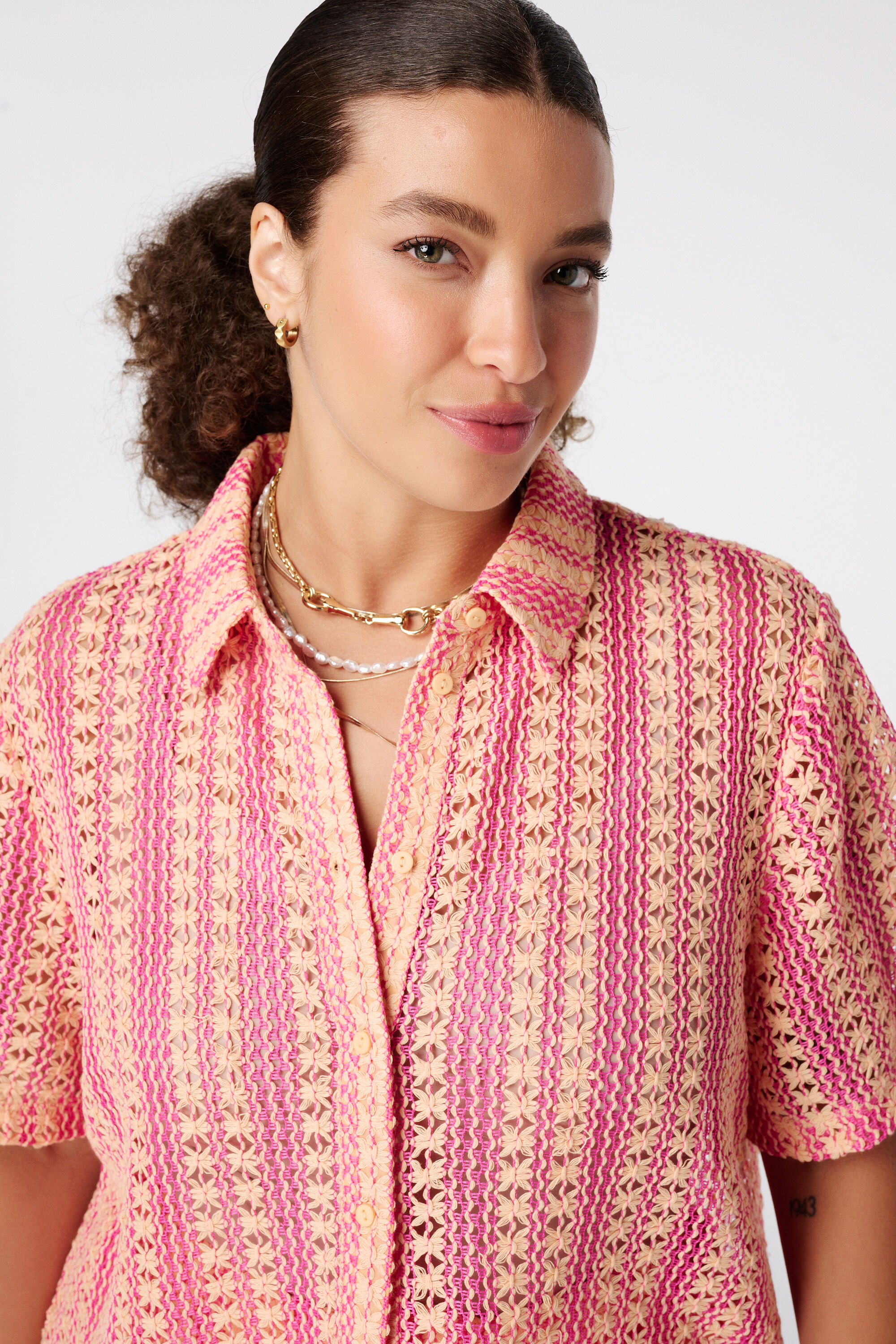 Top de crochet estilo polo image number 4