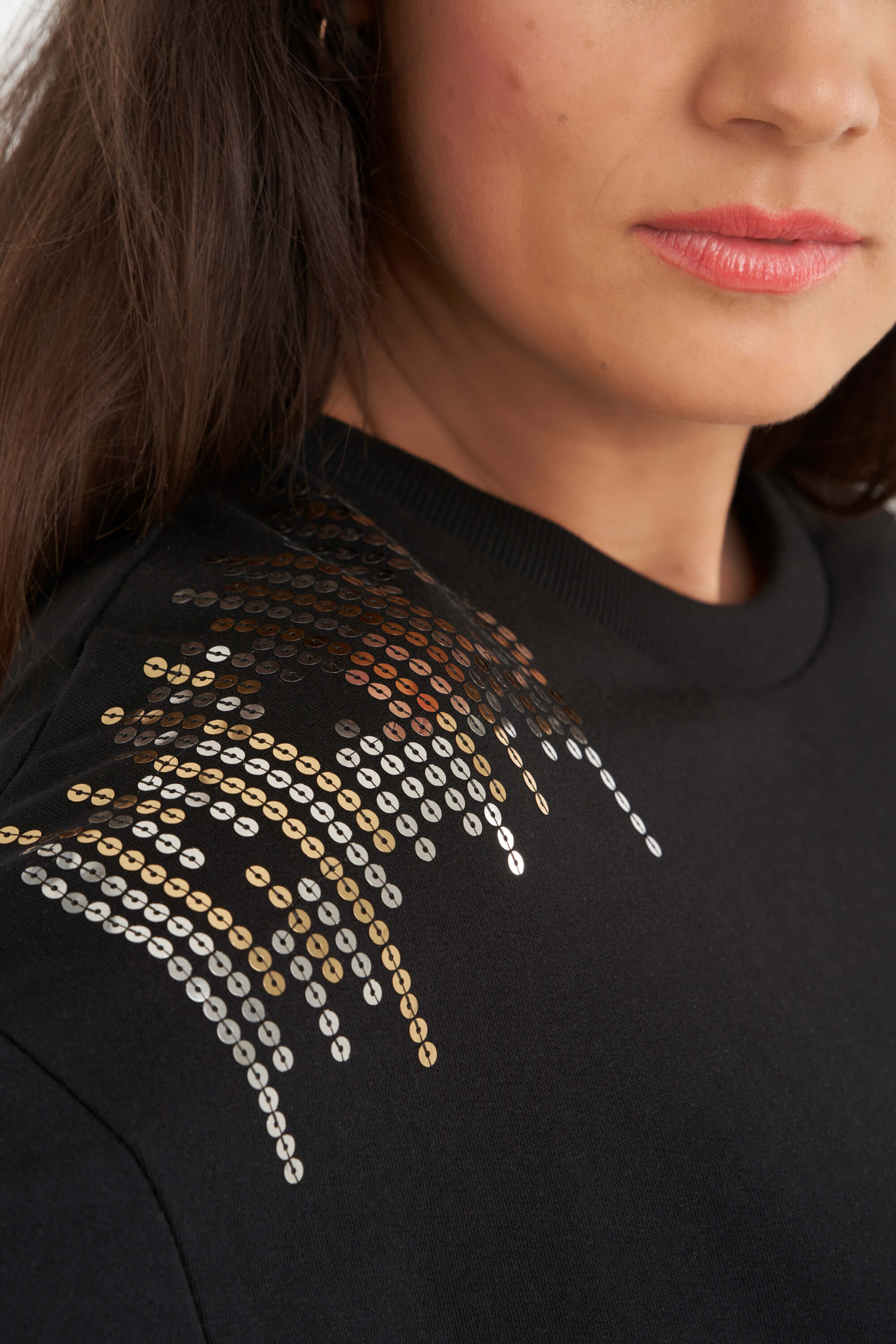 Su&eacute;ter con tachuelas image number 4