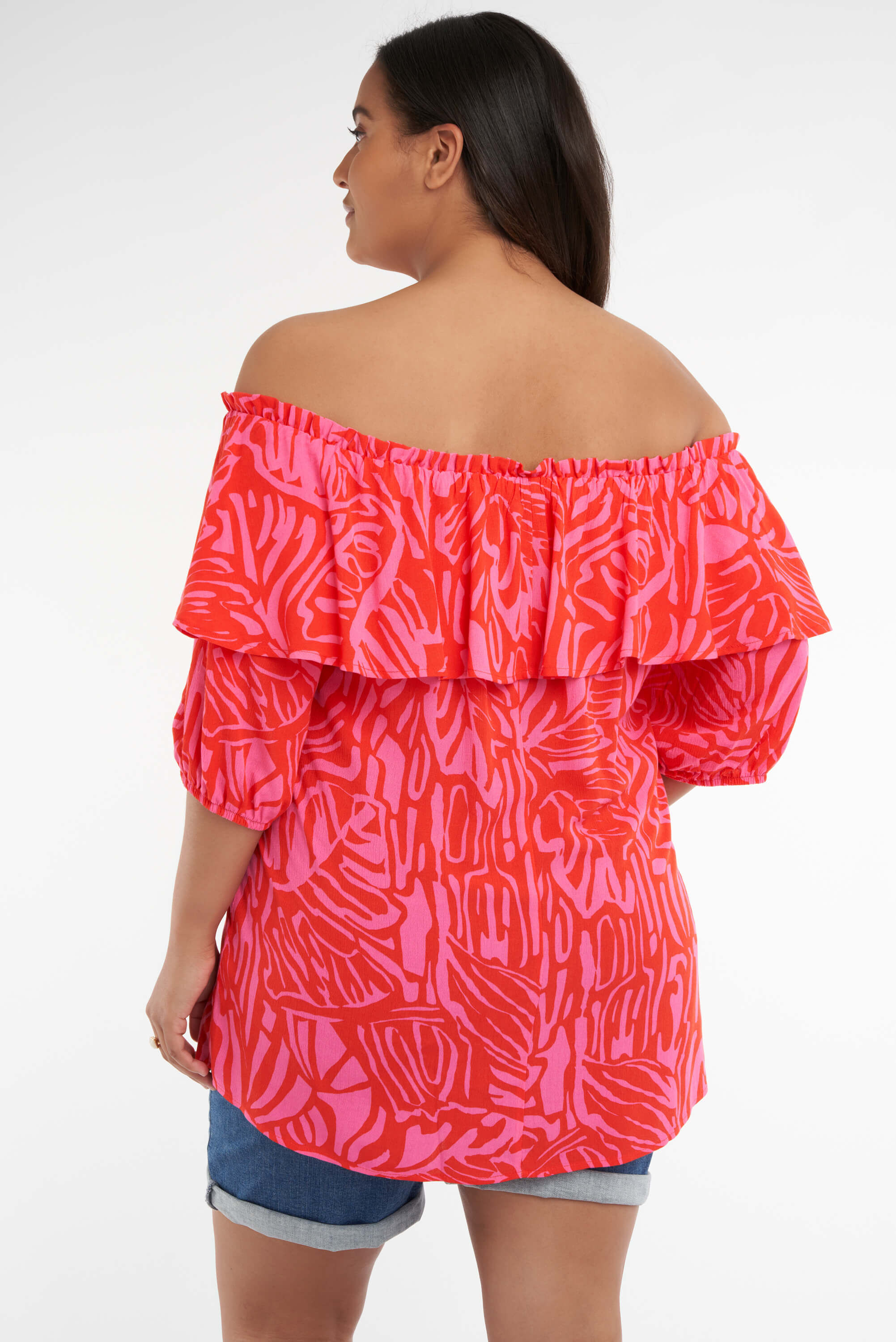 Blusa estampada con los hombros al descubierto  image number 3