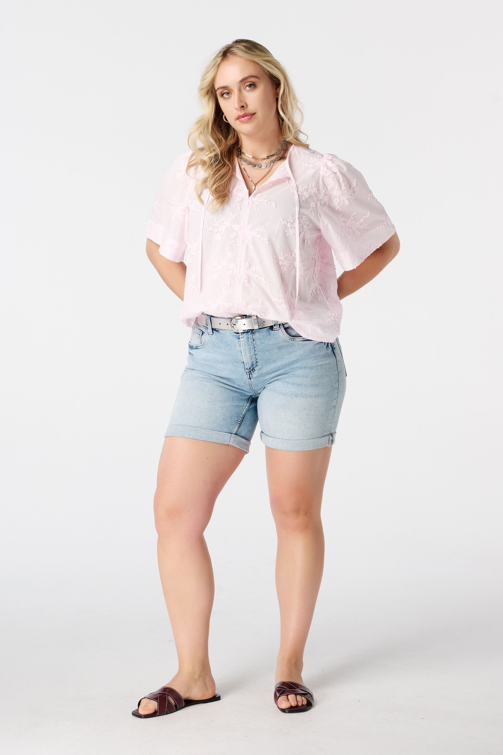 Blusa de algod&oacute;n con bordado image number 5