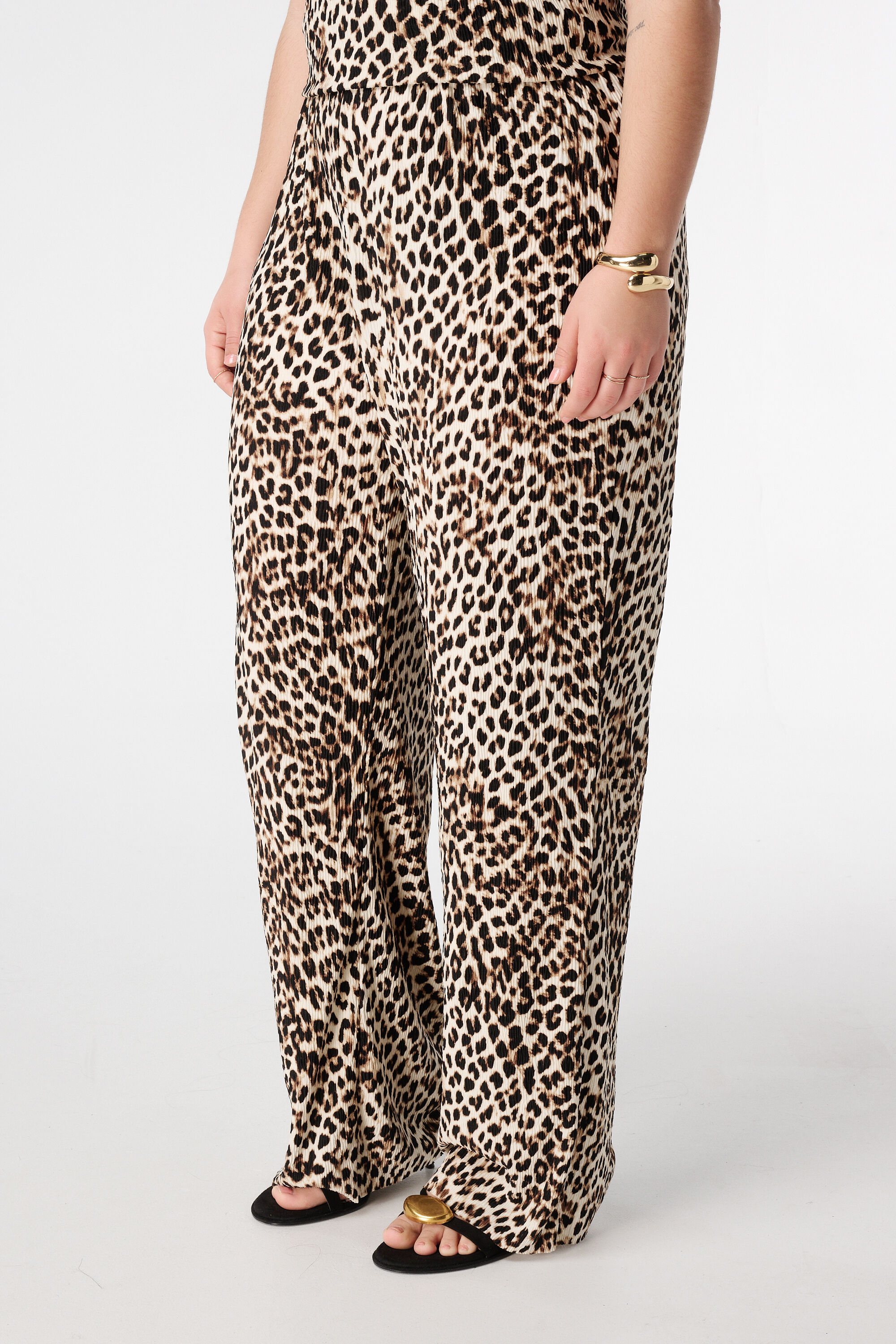 Pantalones con estampado animal image number 5