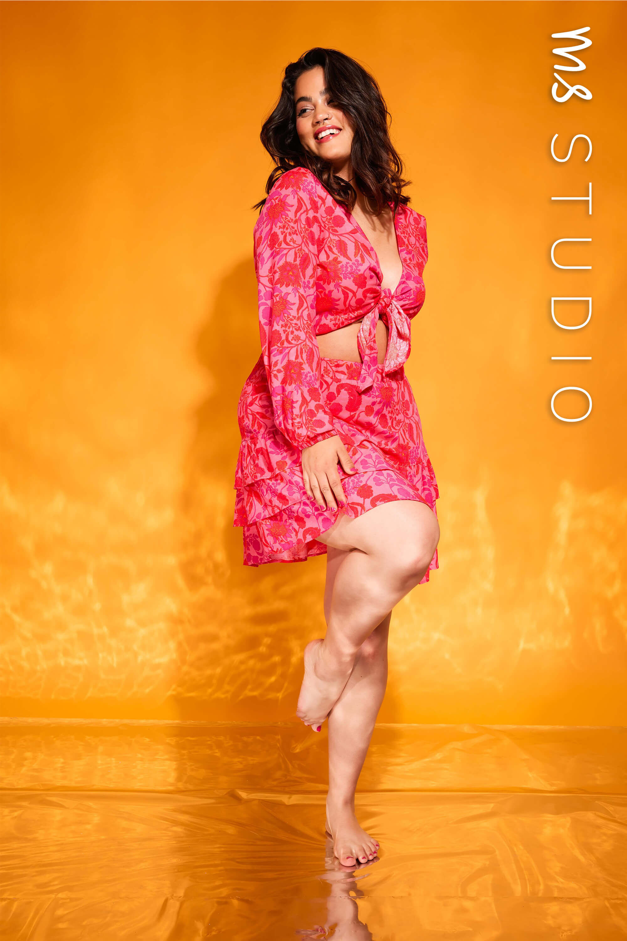 Top corto con un lazo image number 0