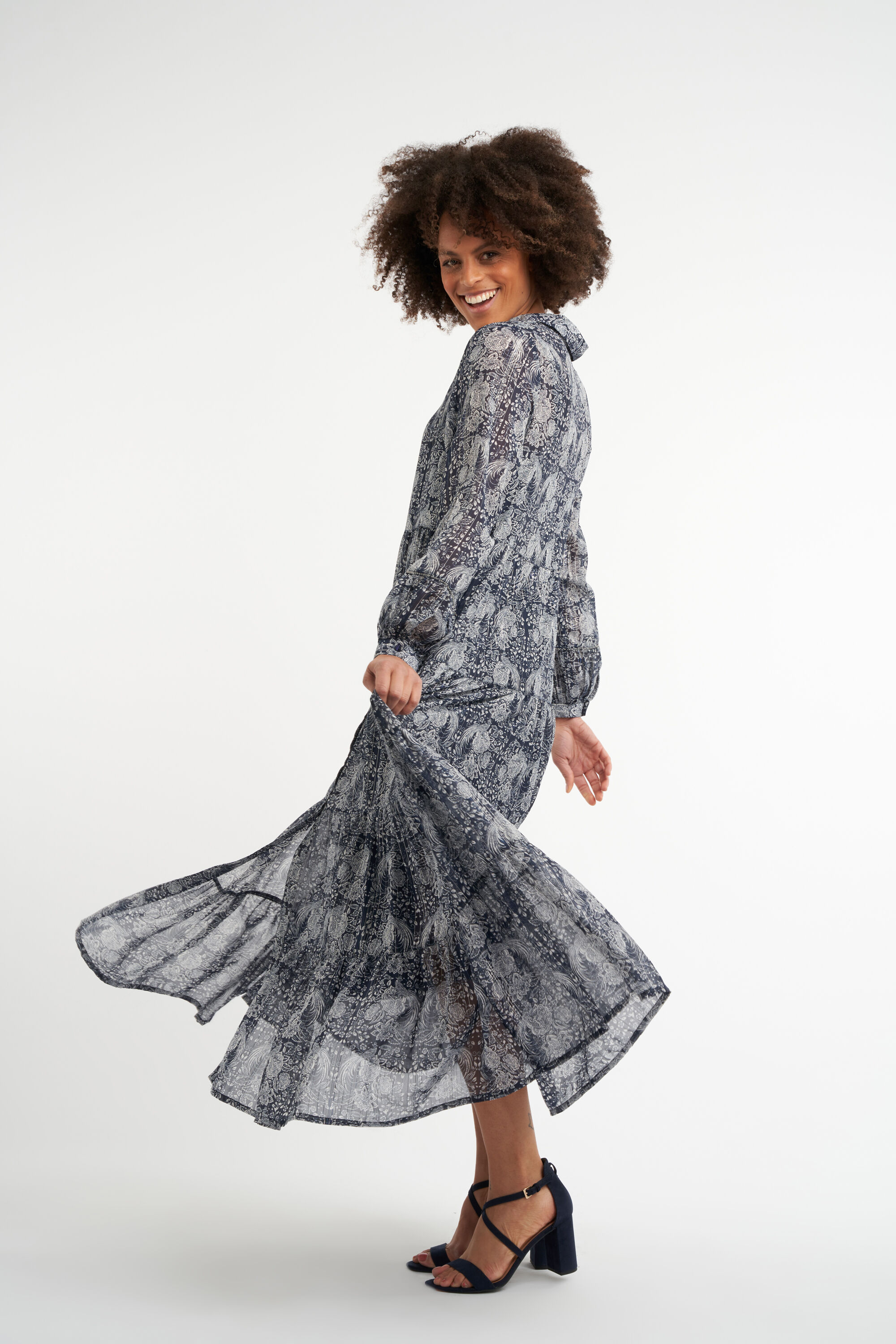 Vestido largo con estampado floral image number 6