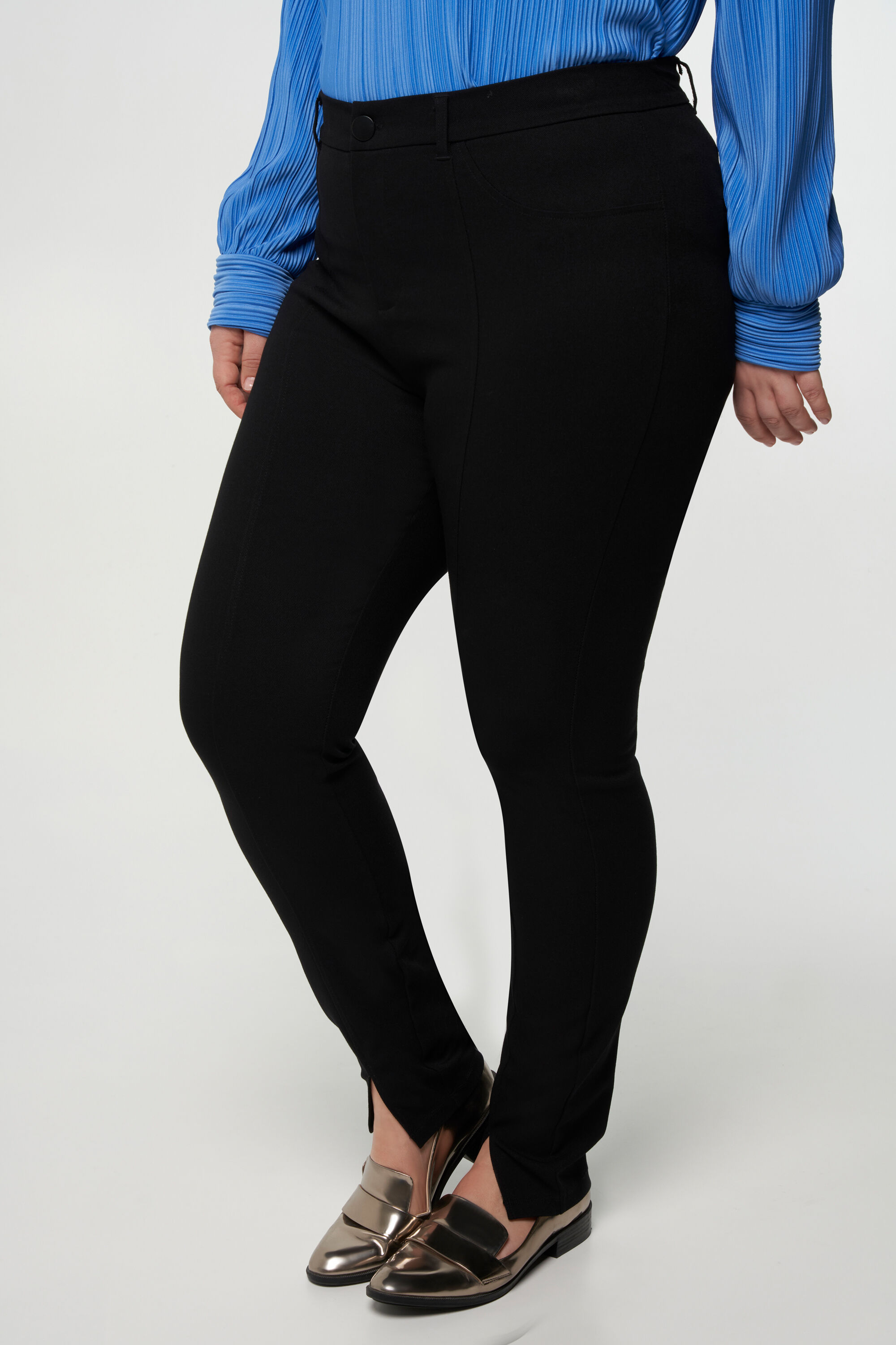 Pantalones con aberturas en la parte delantera.  image number 5