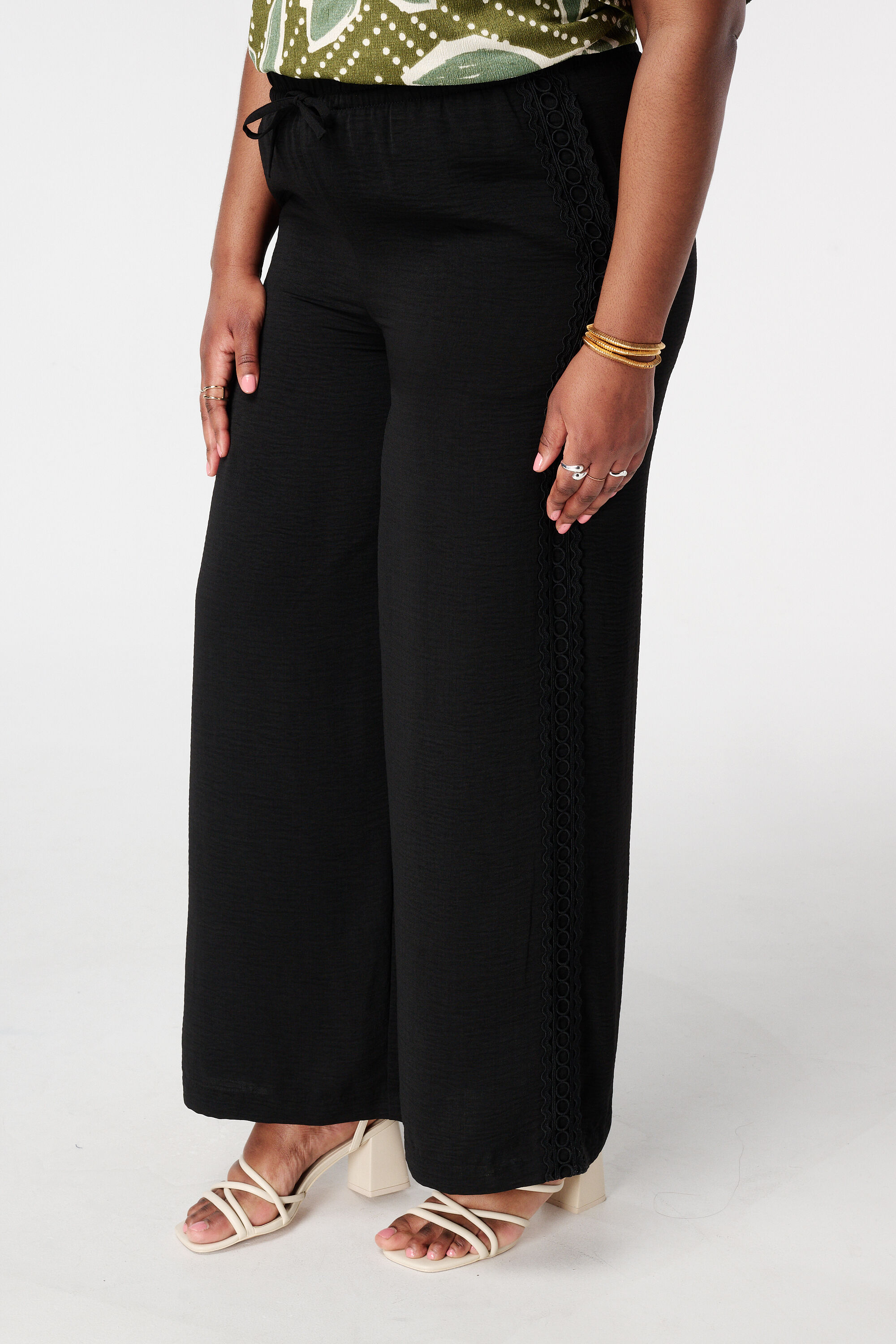 Pantal&oacute;n straight leg con detalle decorativo image number 5