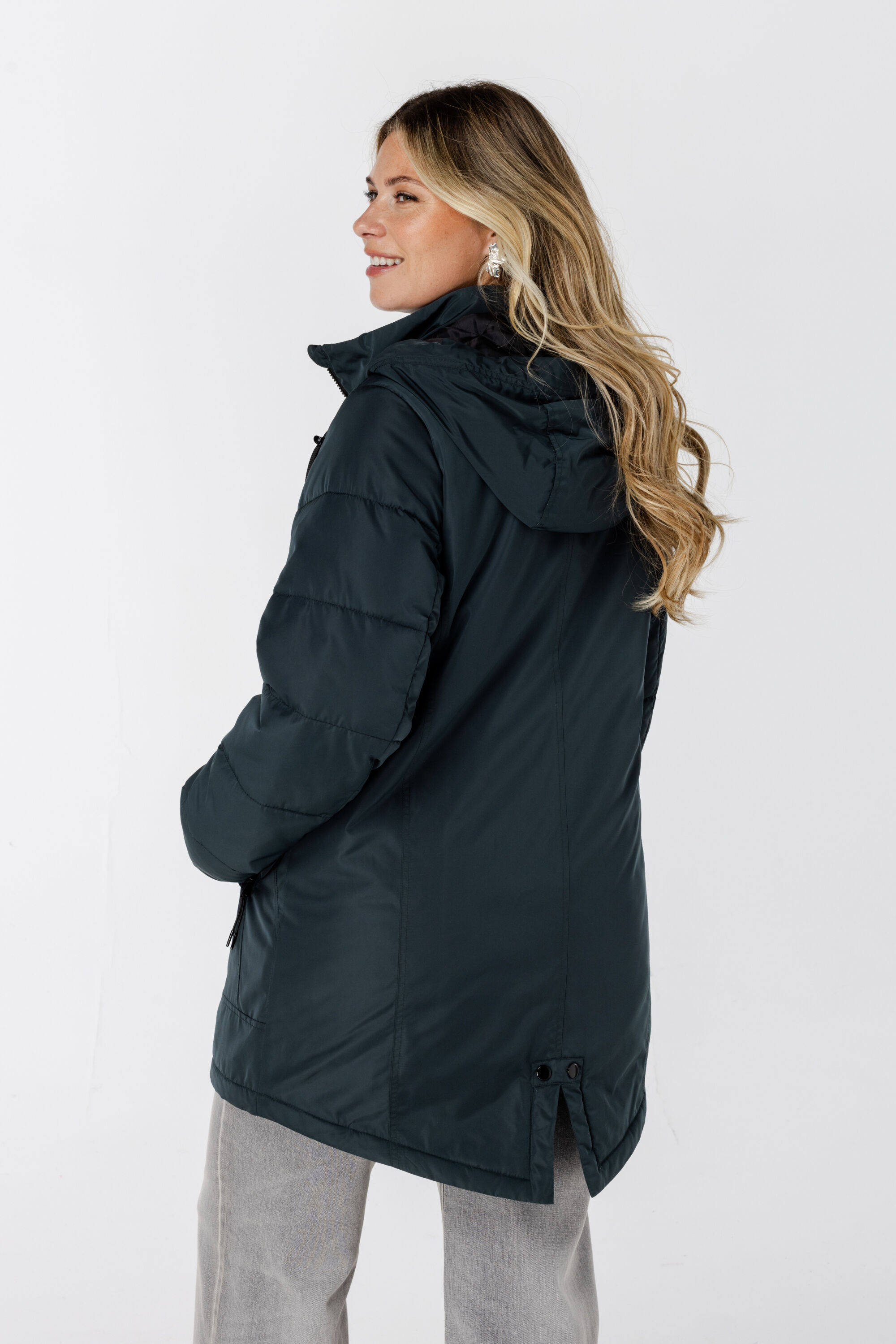 Chaqueta con cremallera y capucha image number 3