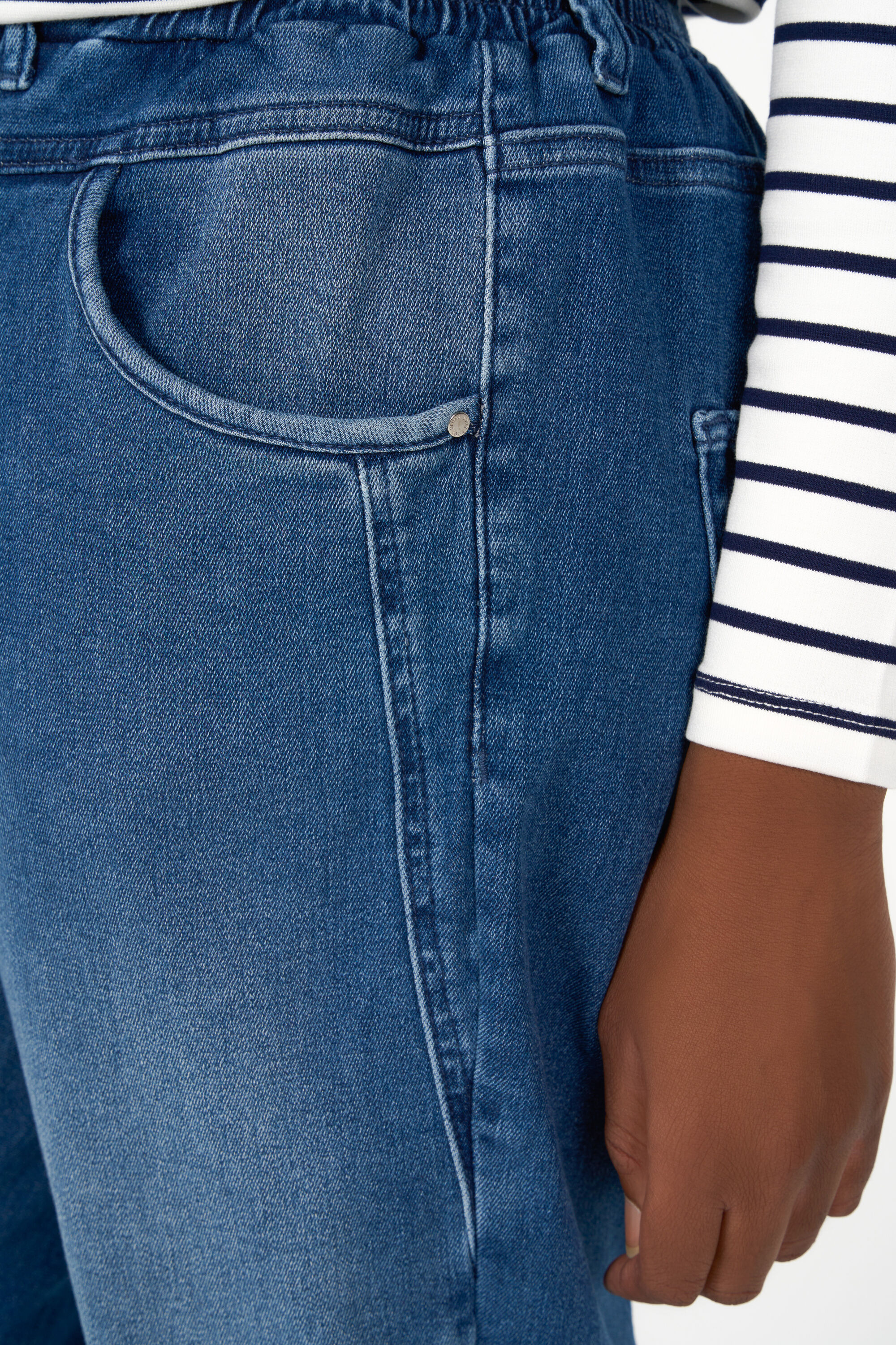 Pantalones jogger de denim image number 4