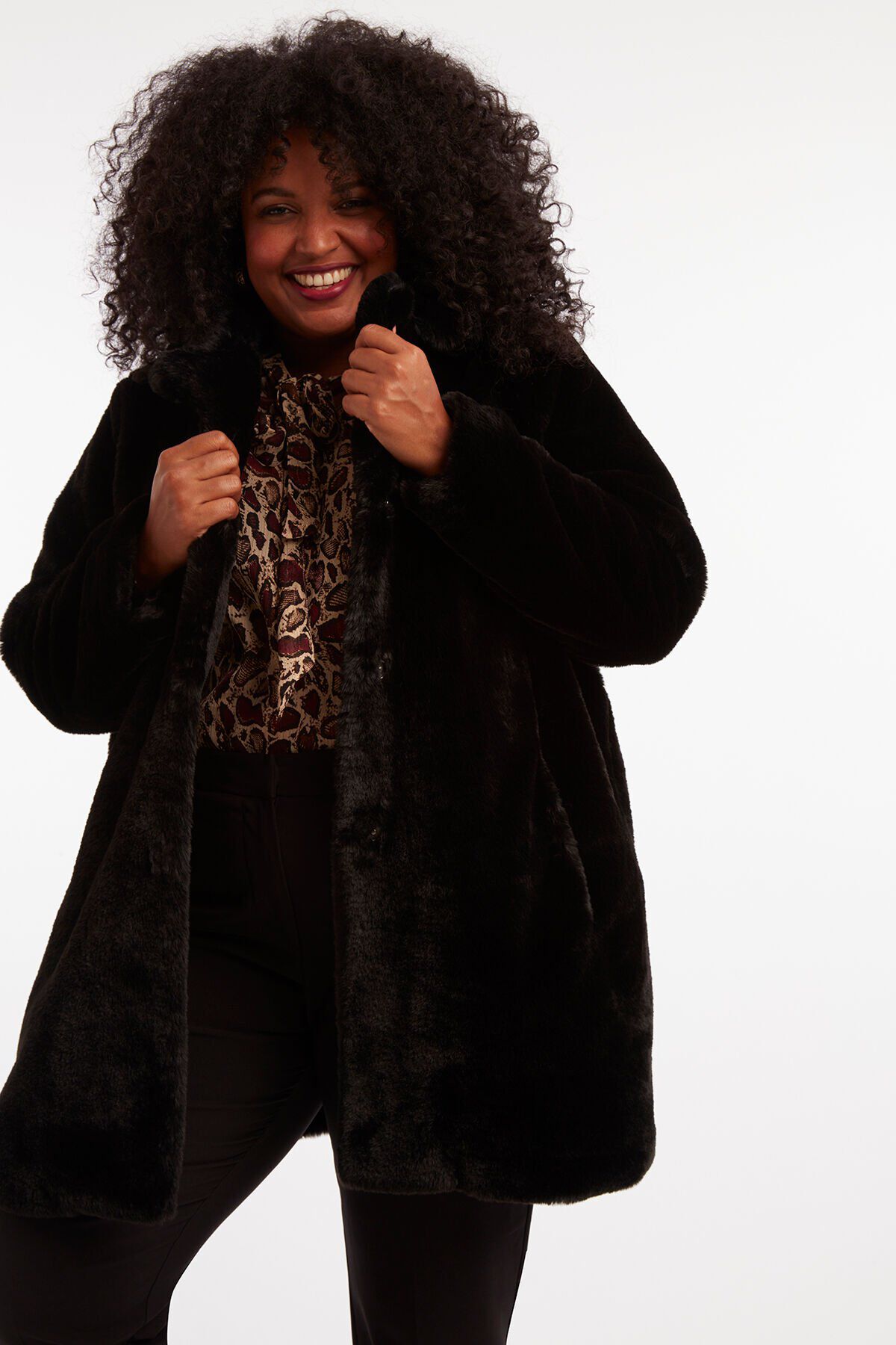 Abrigo de pelo sint&eacute;tico image number 4