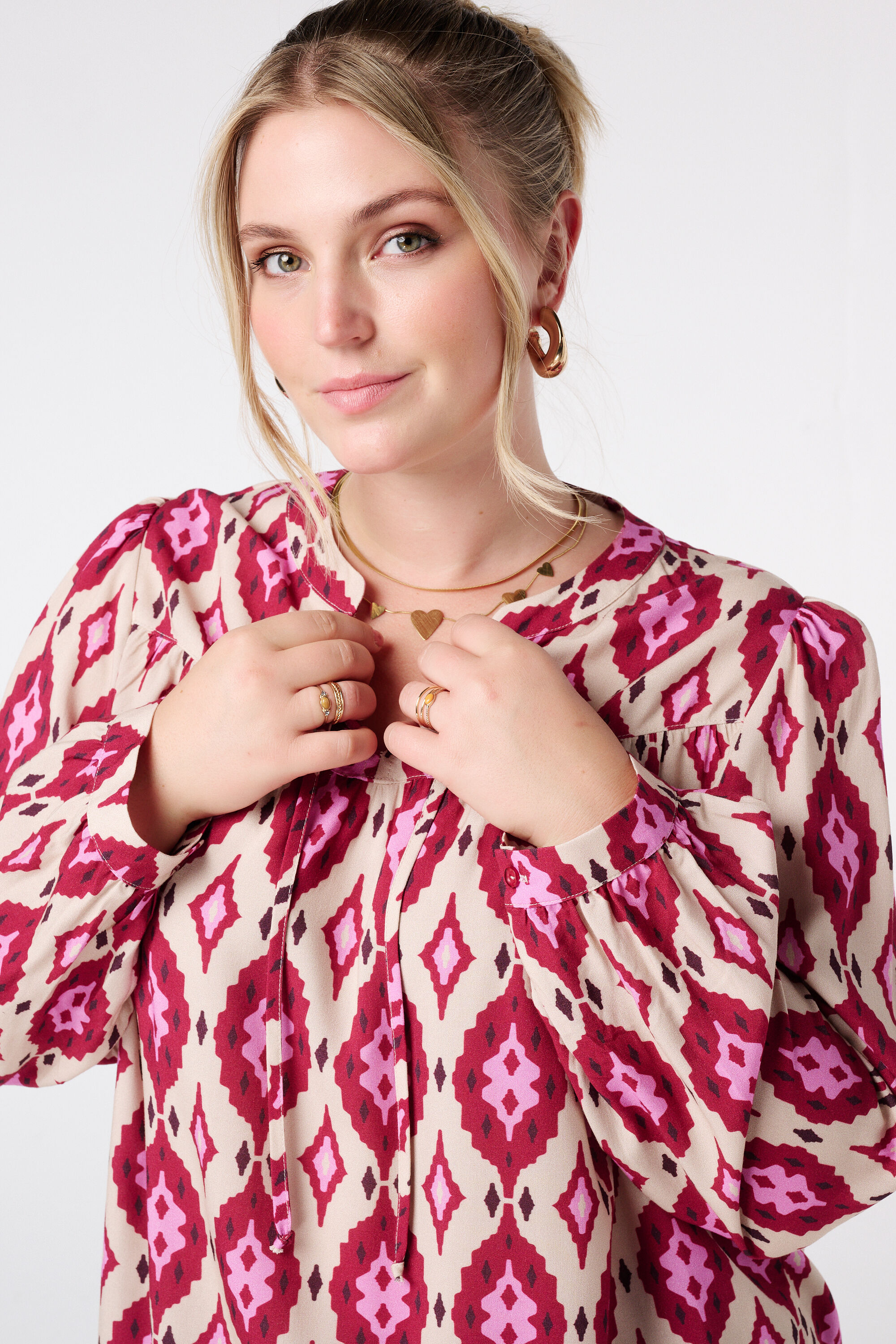 Blusa con estampado y bobinas image number 4