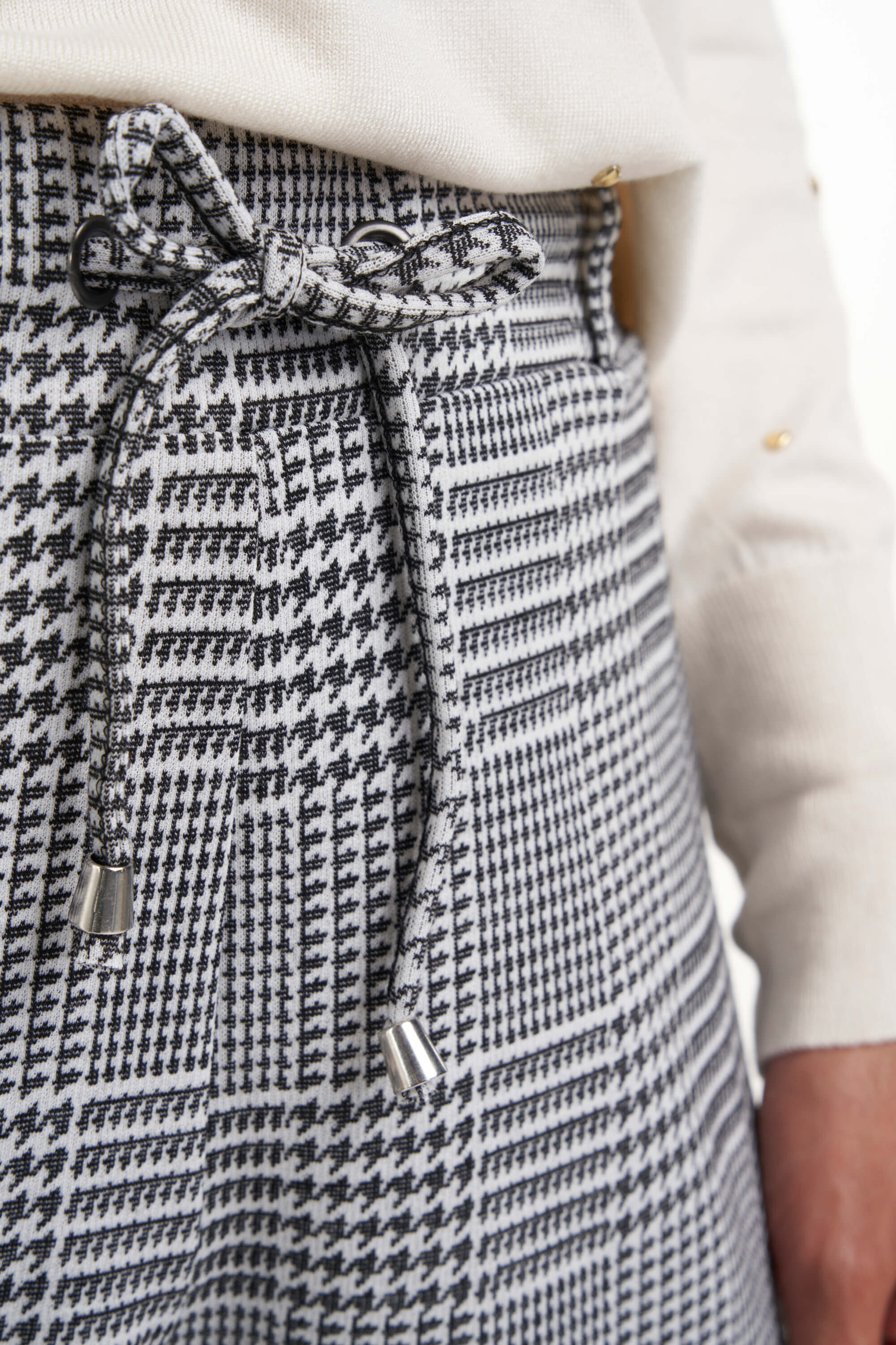 Pantalones de cuadros holgados image number 4