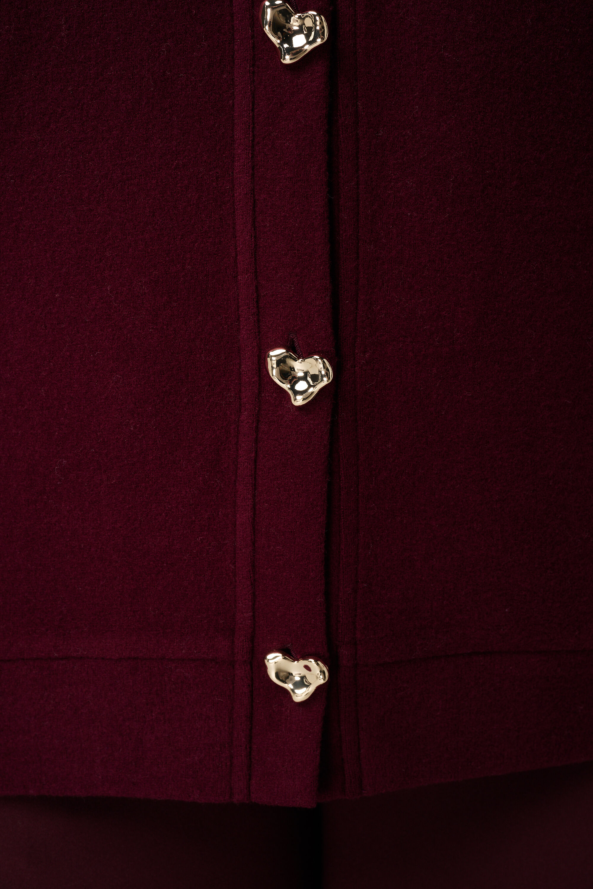 C&aacute;rdigan con botones dorados en forma de coraz&oacute;n image number 6