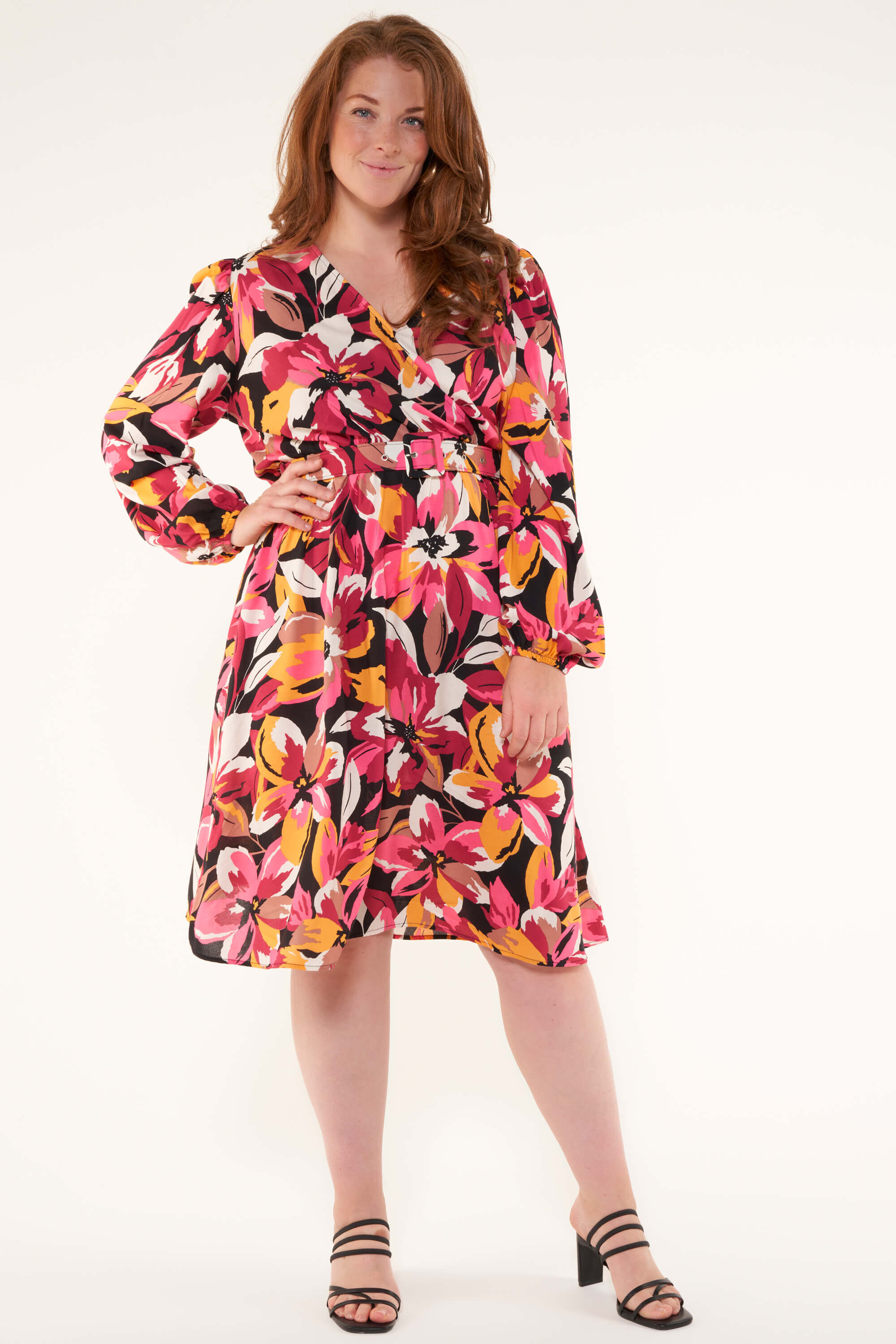 Vestido con un cinto  image number 5