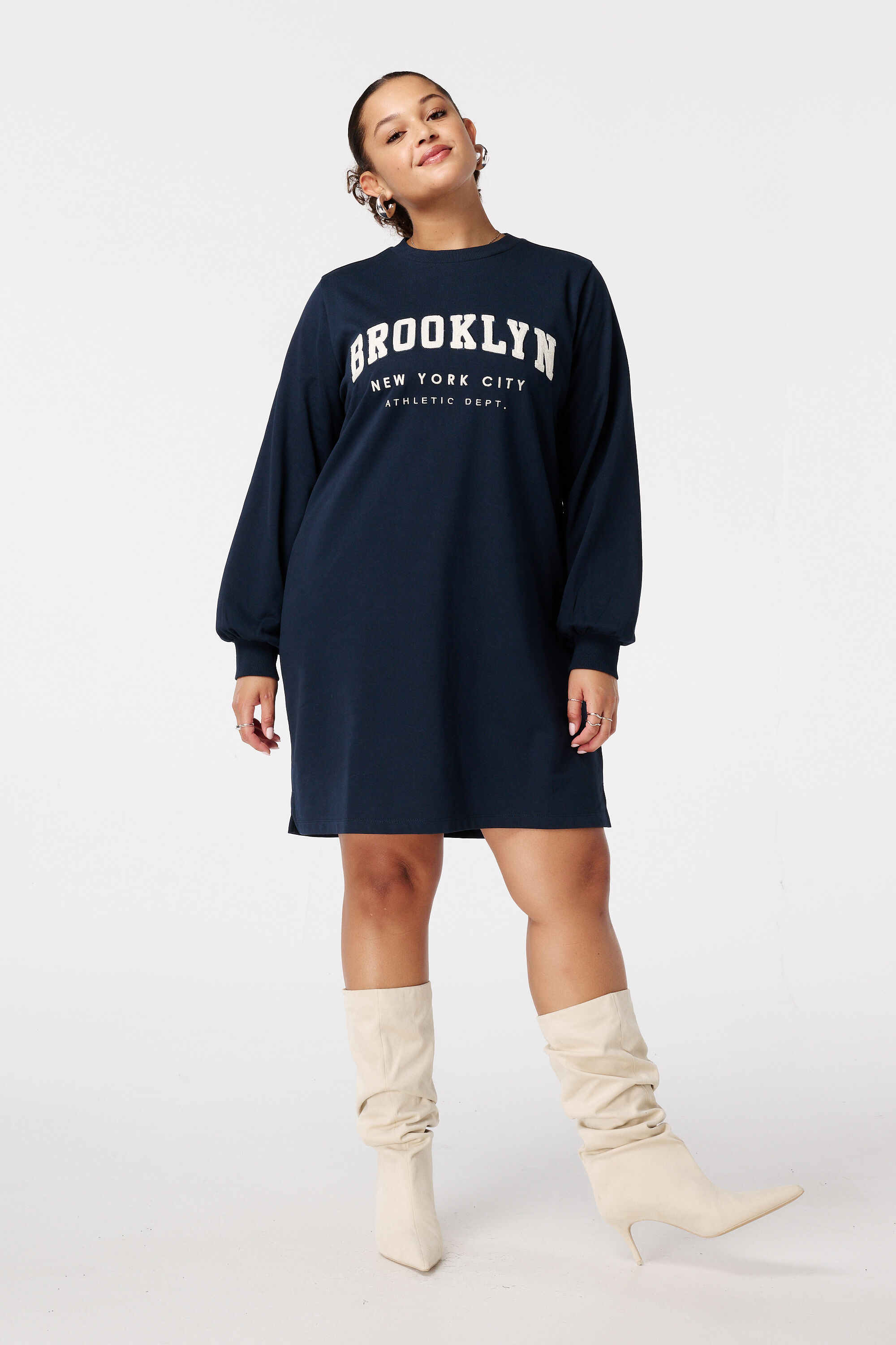 Vestido sudadera con texto image number 5