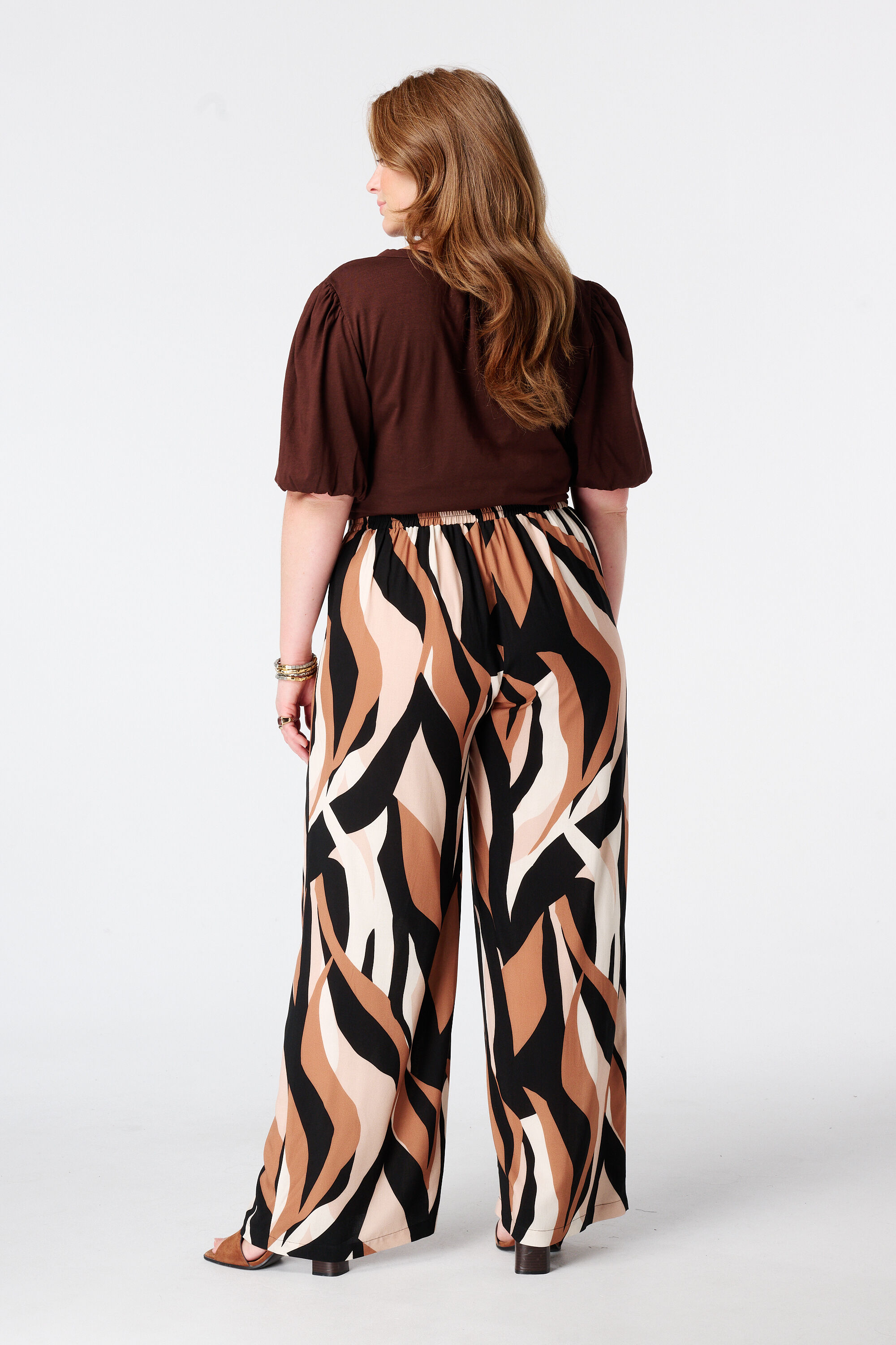 Pantal&oacute;n wide leg con estampado image number 3