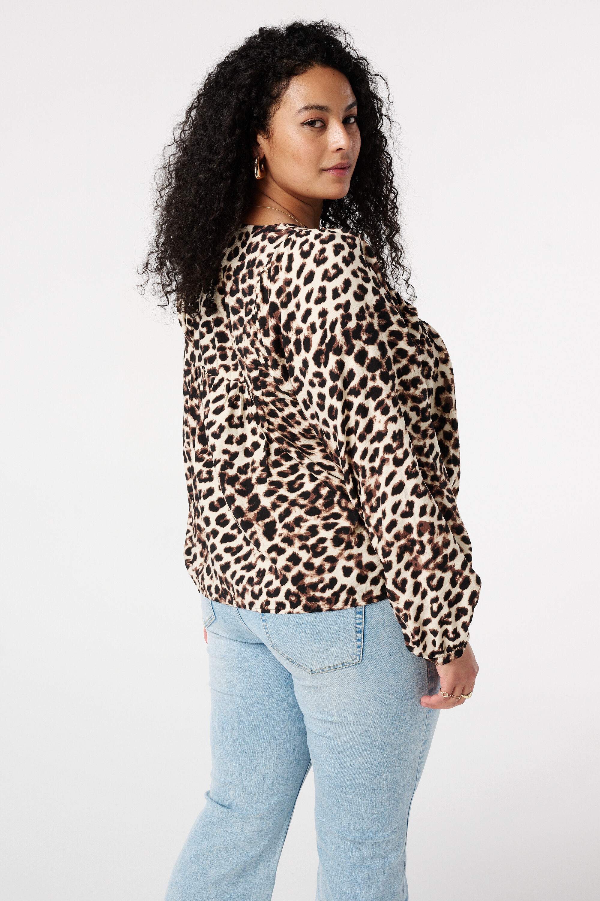 Blusa con lazo como detalle image number 3