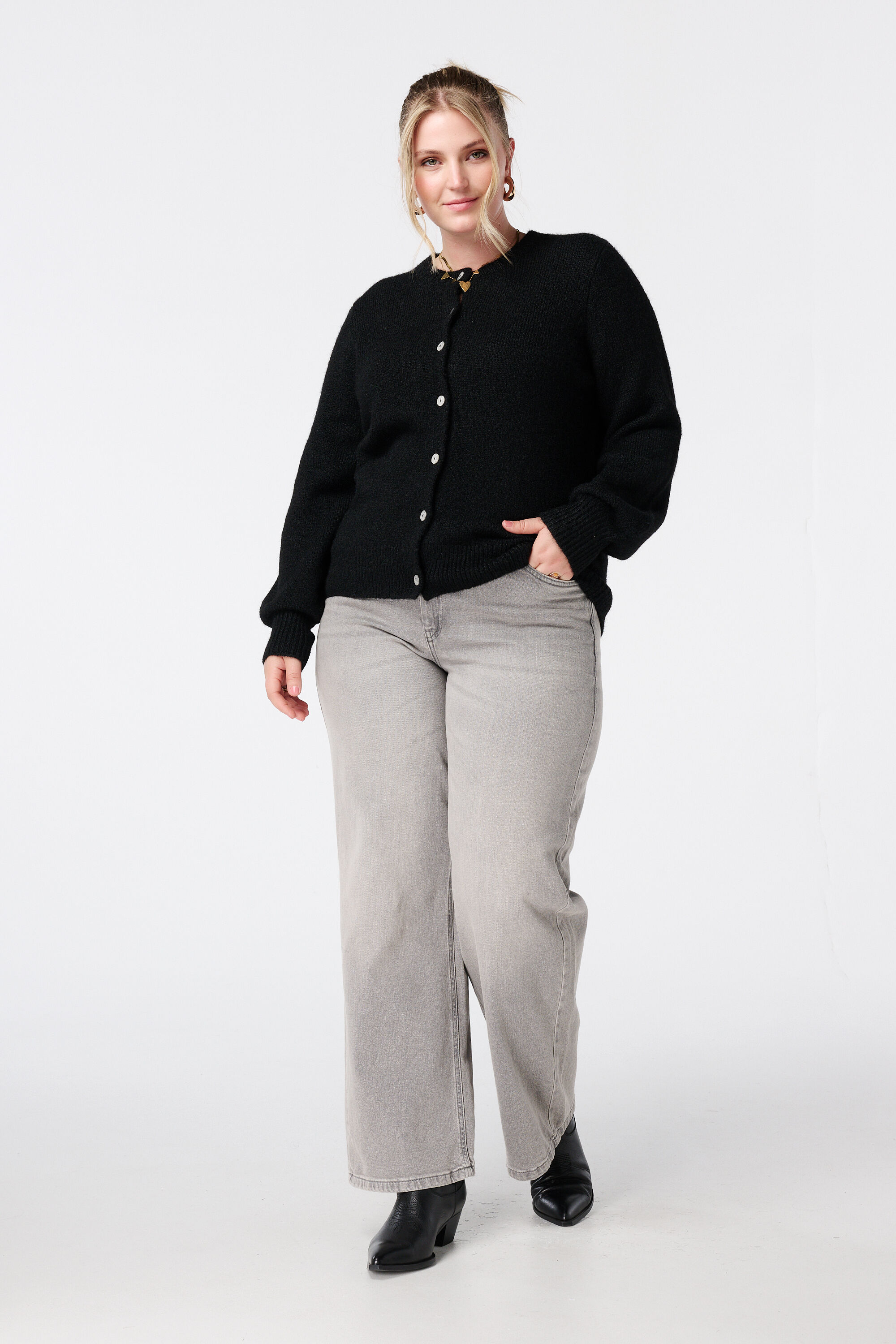 C&aacute;rdigan de punto fino con cierre de botones image number 5