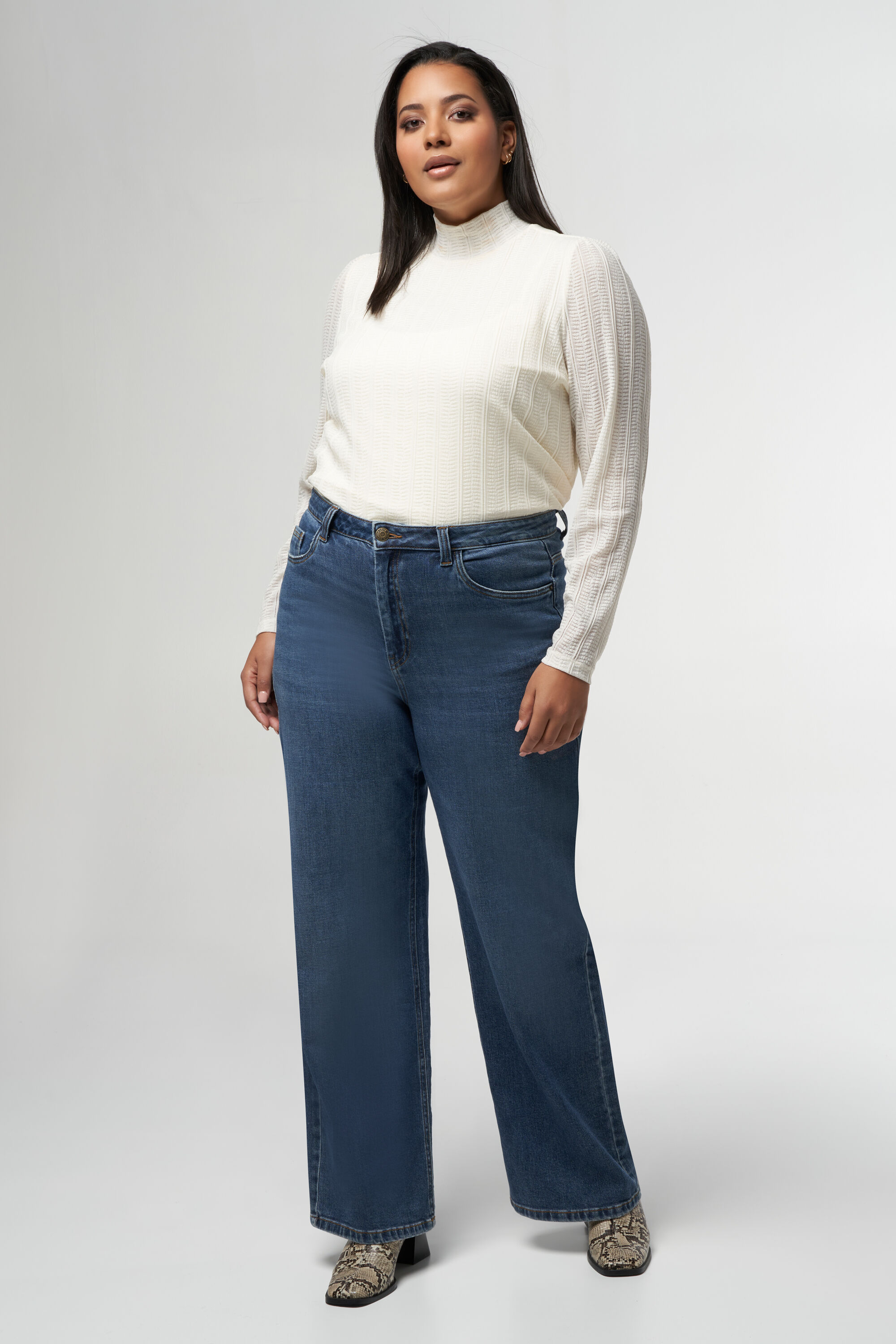 Vaqueros de pernera ancha image number 6