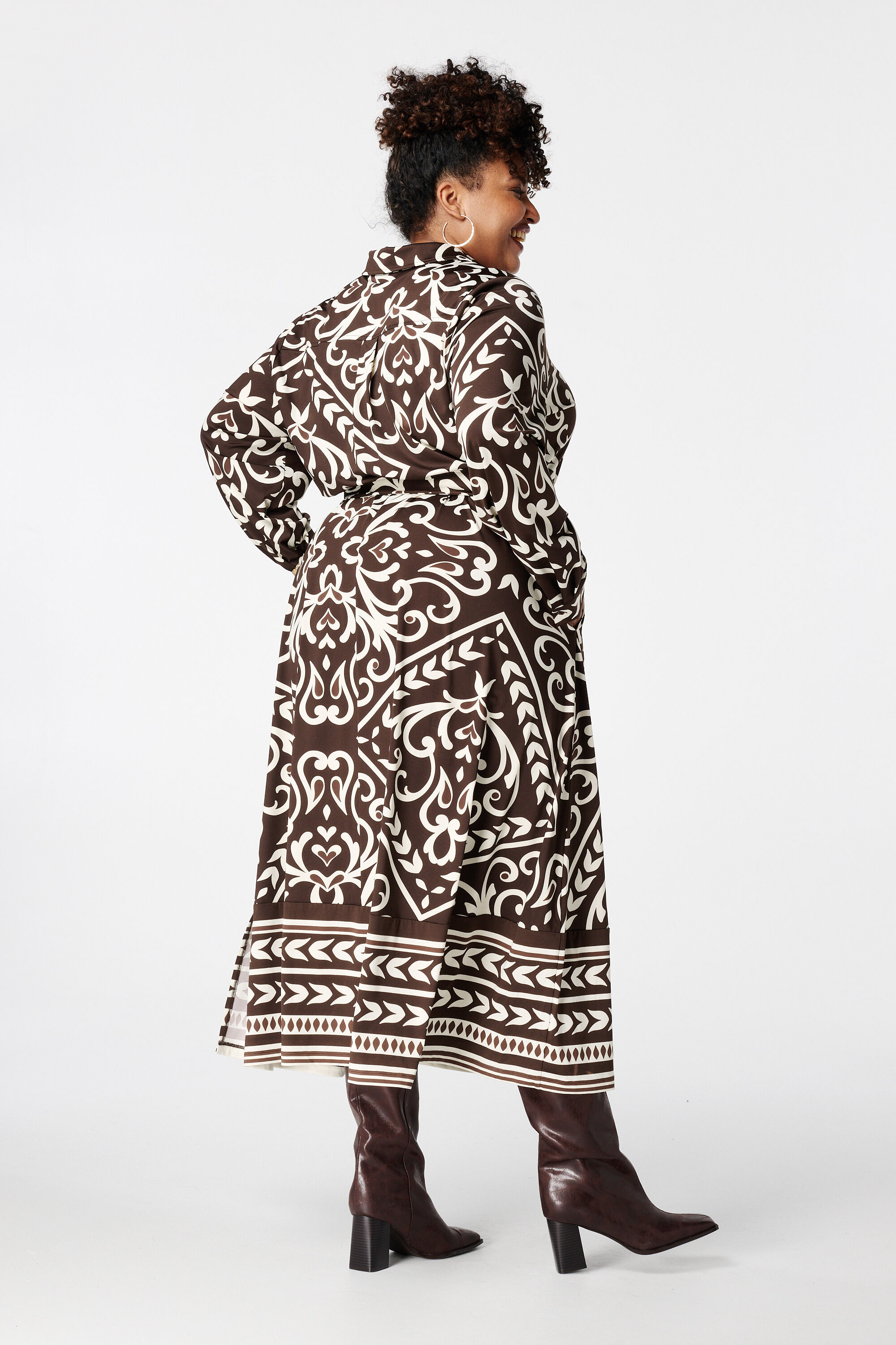 Vestido con estampado paisley y cintur&oacute;n image number 3