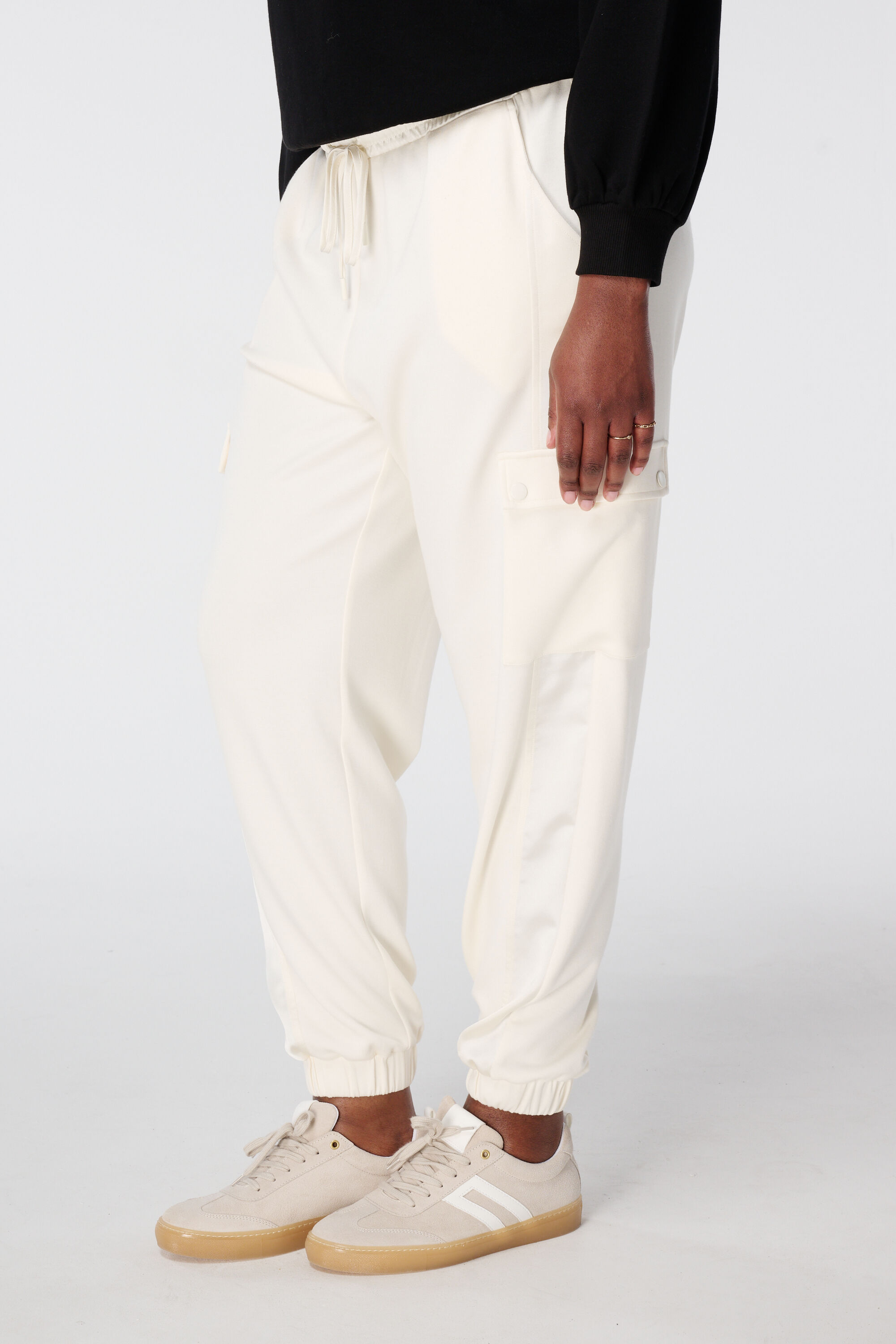 Pantalones de ch&aacute;ndal con bolsillos image number 5