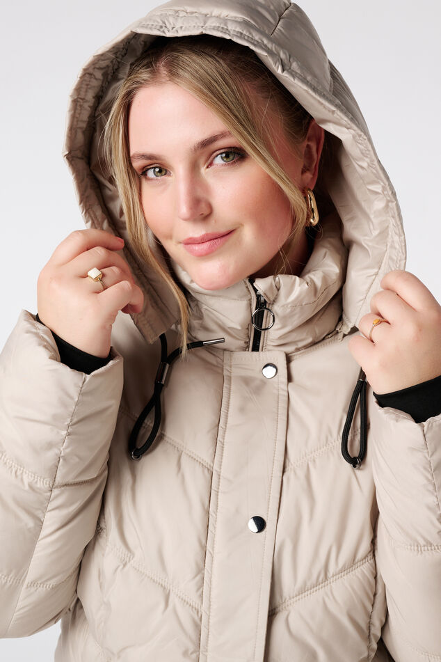 Chaqueta con capucha image number 4