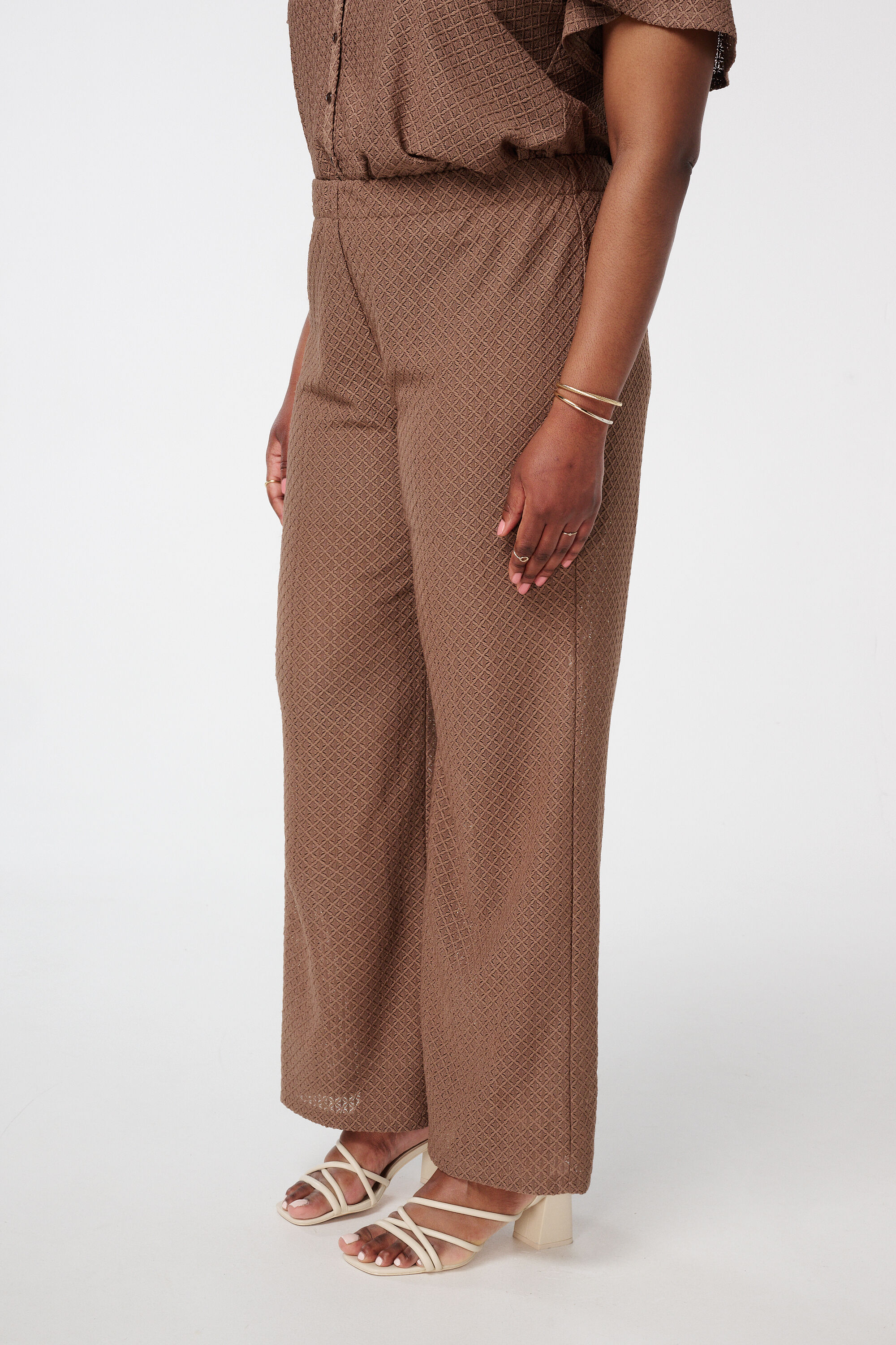 Pantal&oacute;n con estructura tejida image number 5