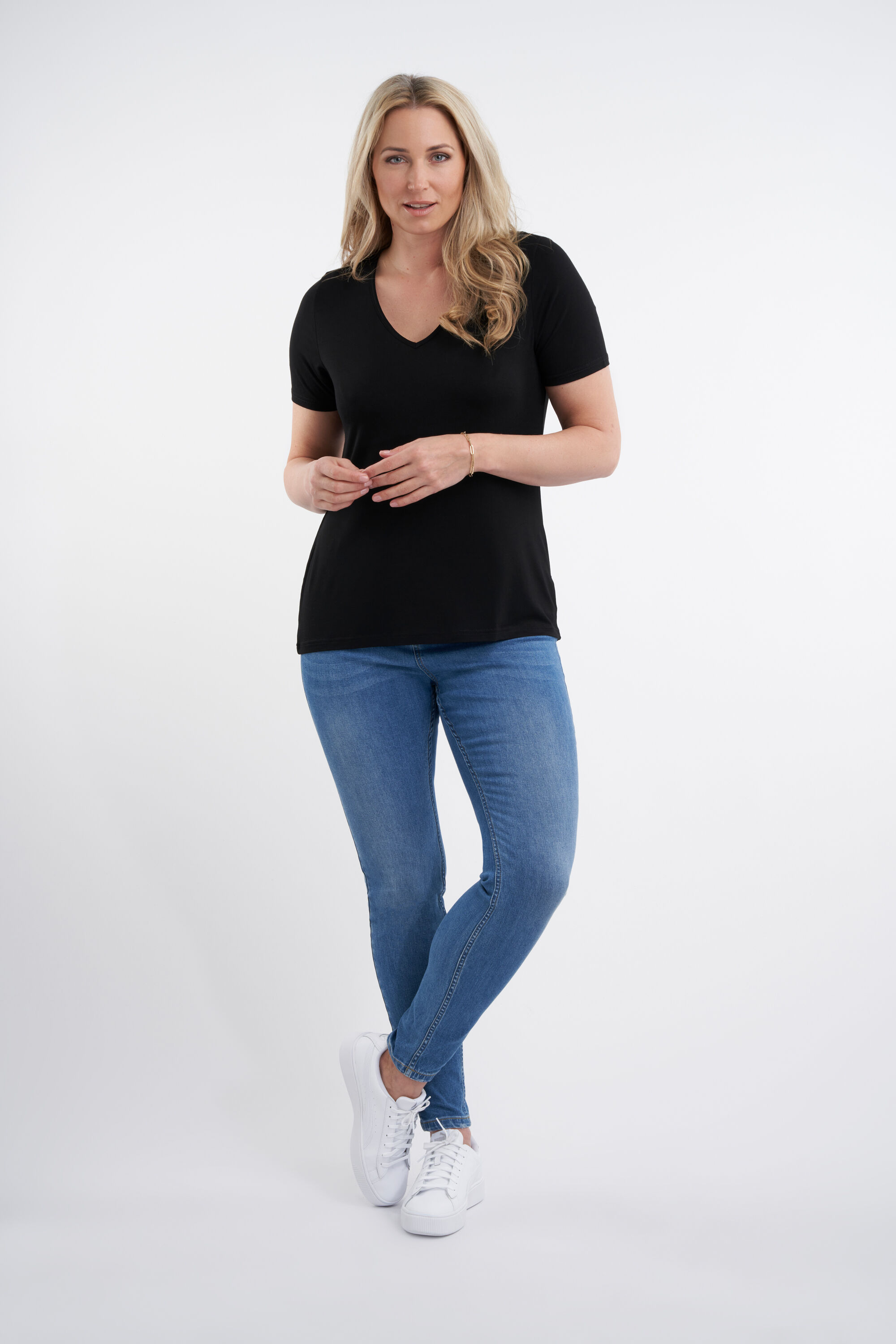 Camiseta de manga corta con cuello de pico image number 4