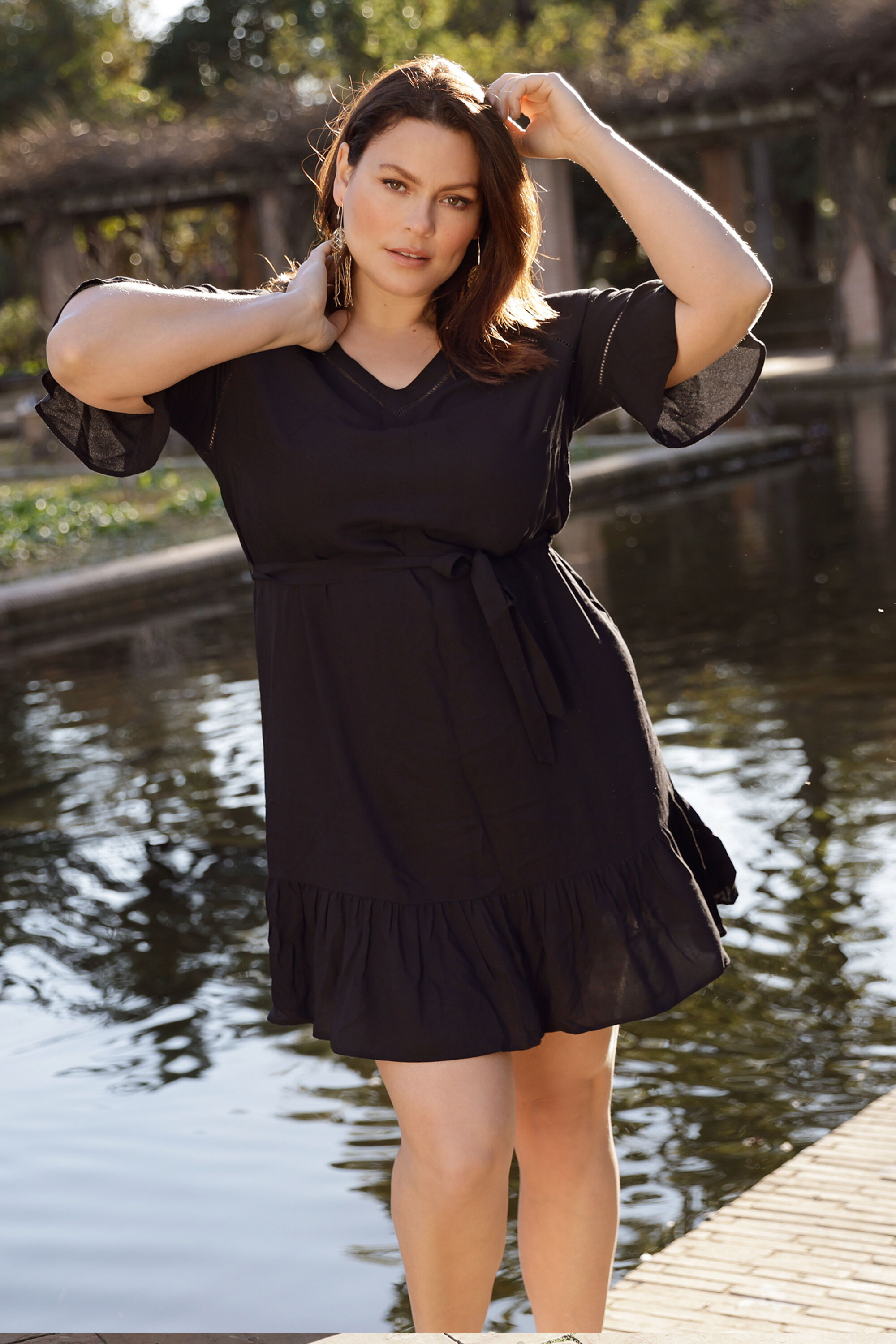 Vestido con volante image number 0