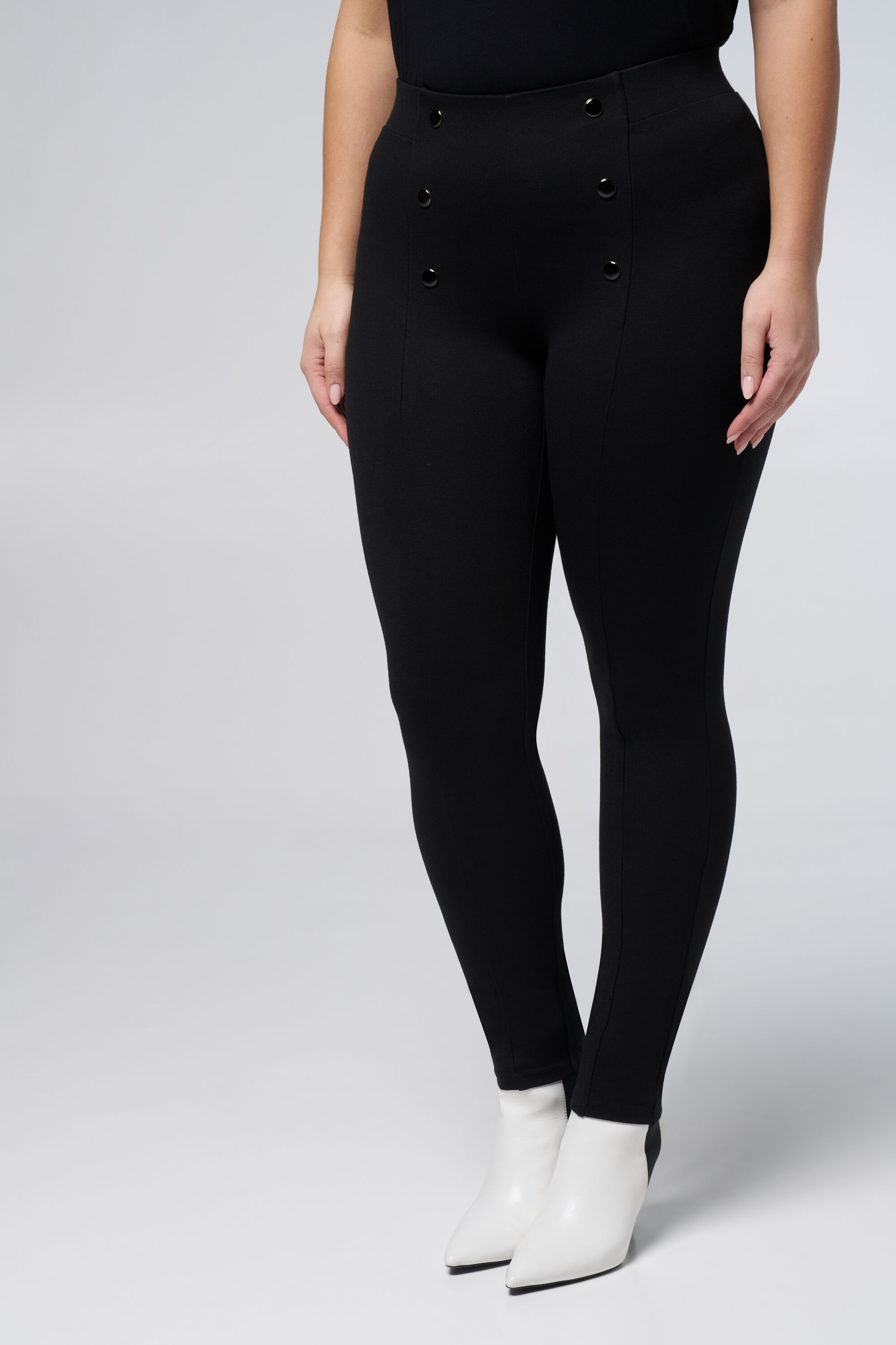 Tregging con botones dorados image number 5