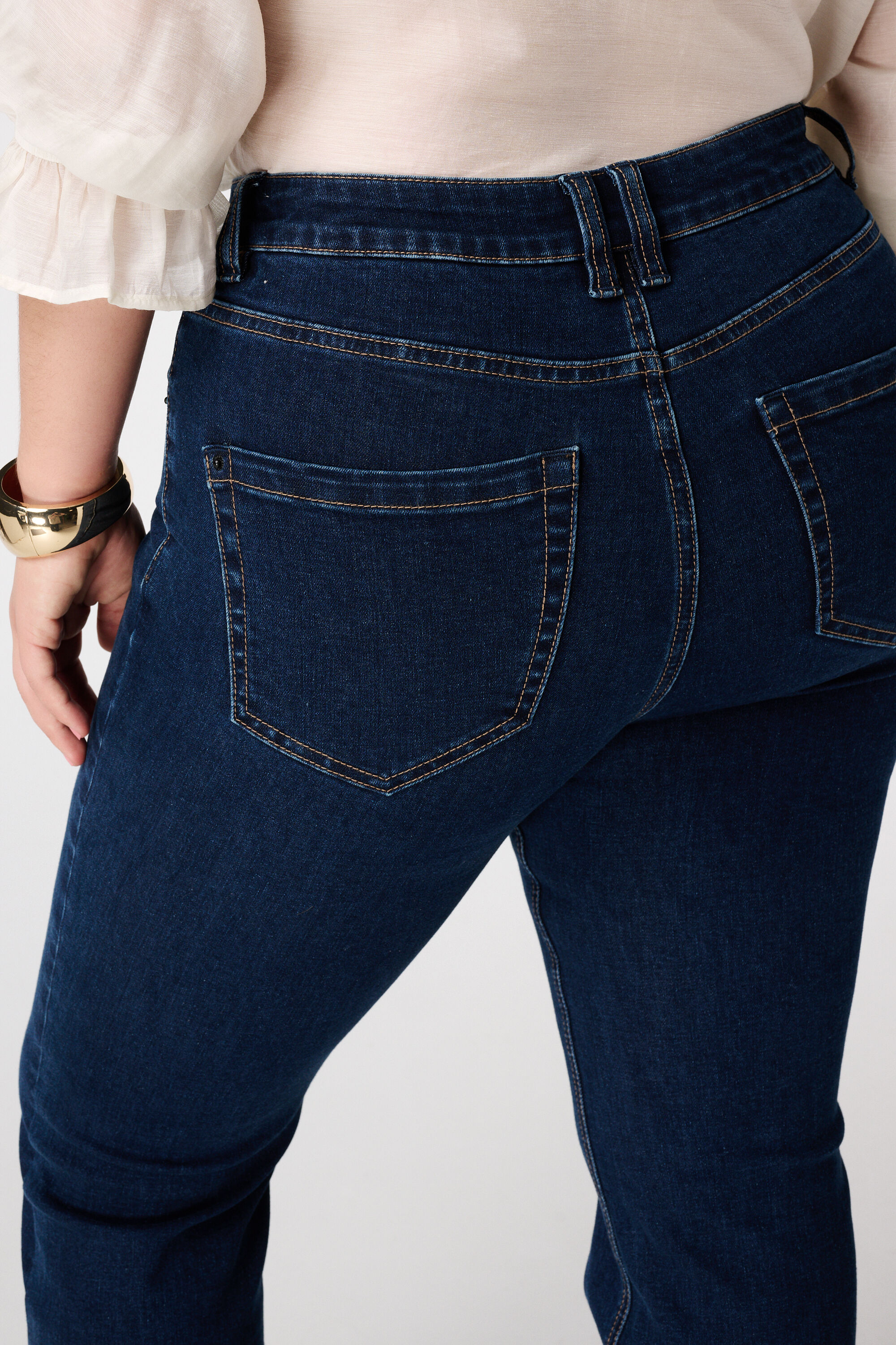 Jeans de pierna acampanada JASMIN image number 4