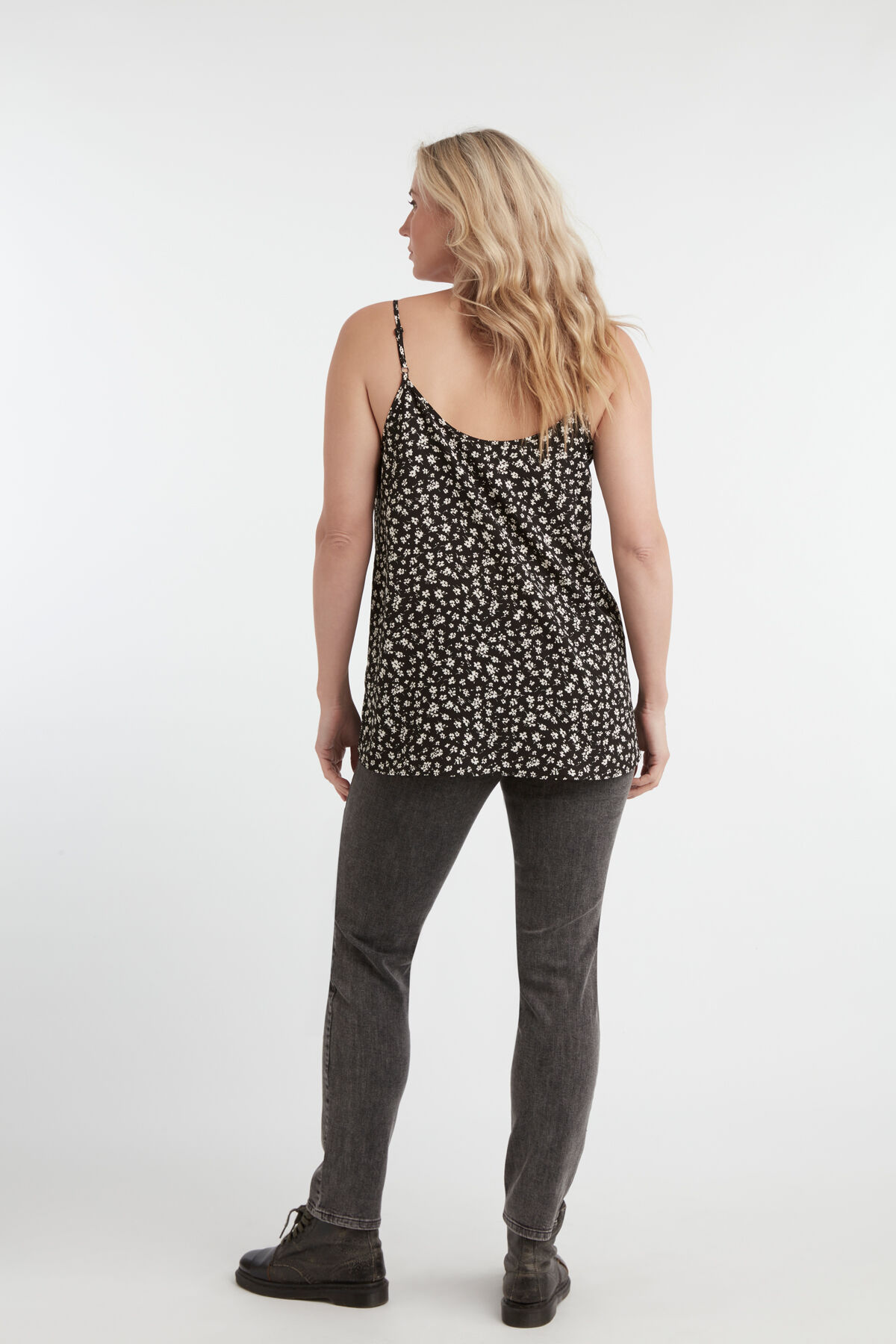 Blusa estampada sin mangas  image number 4