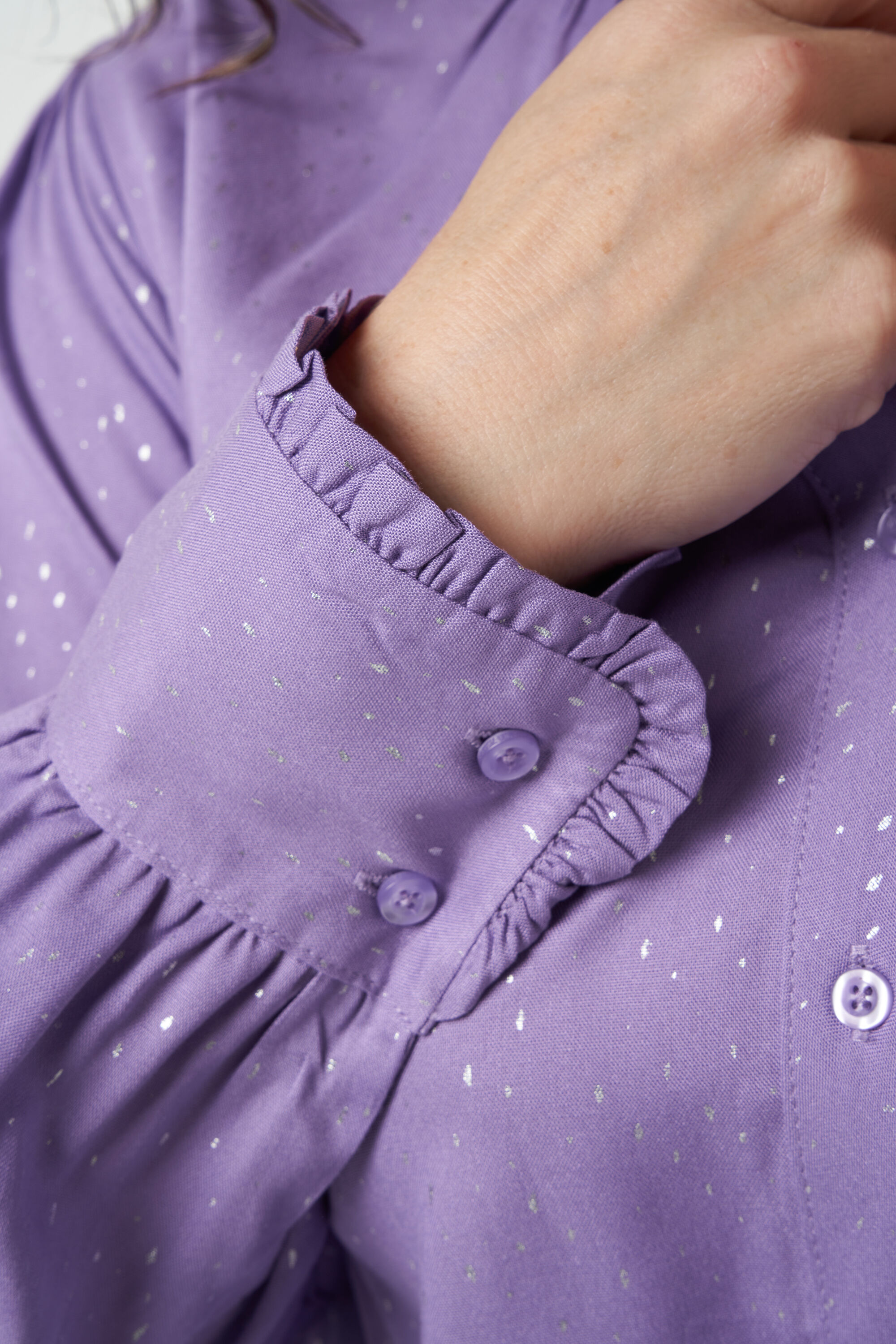 Blusa lila con toques plateados image number 5