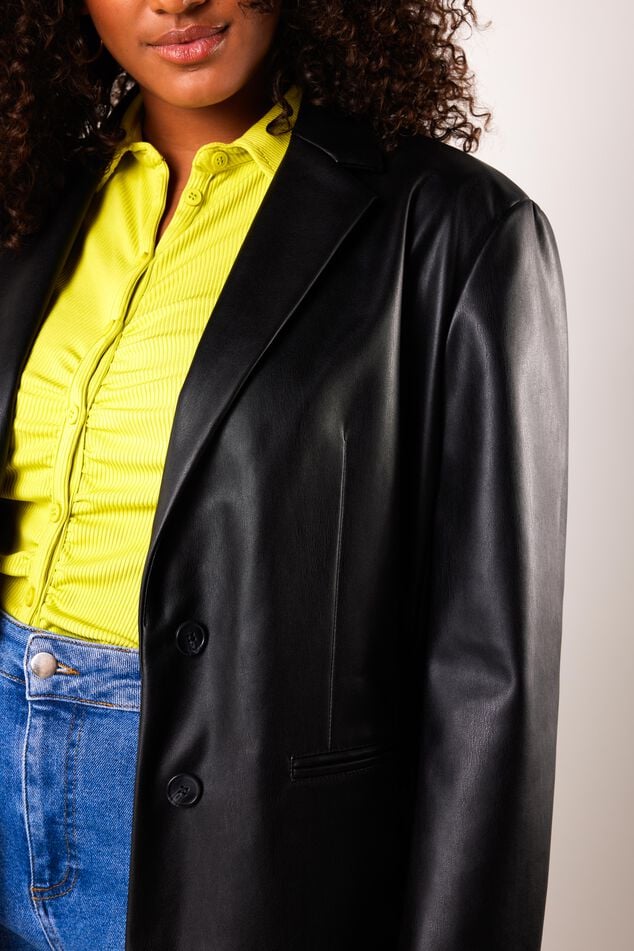Blazer de cuero sintético image number 5