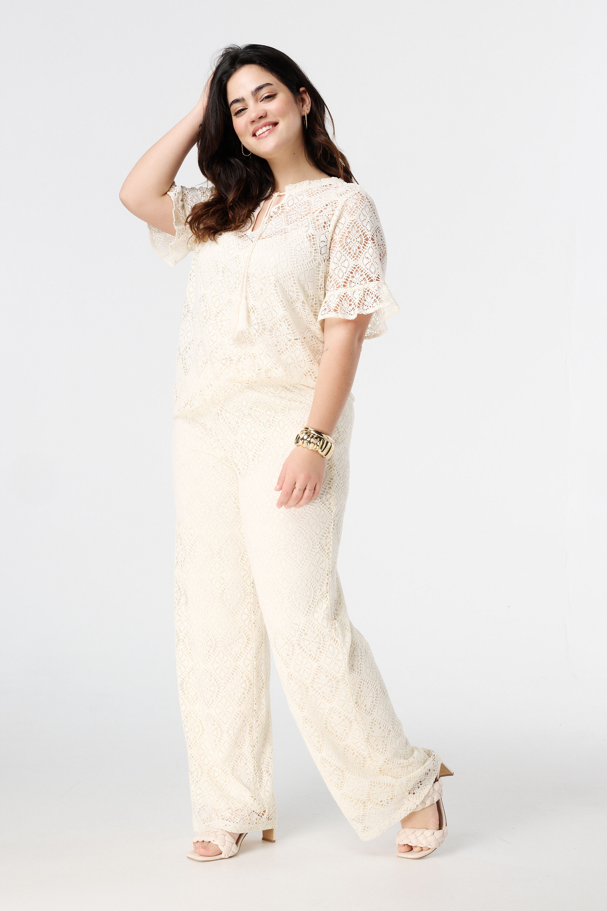 Top de encaje con manga corta  image number 5