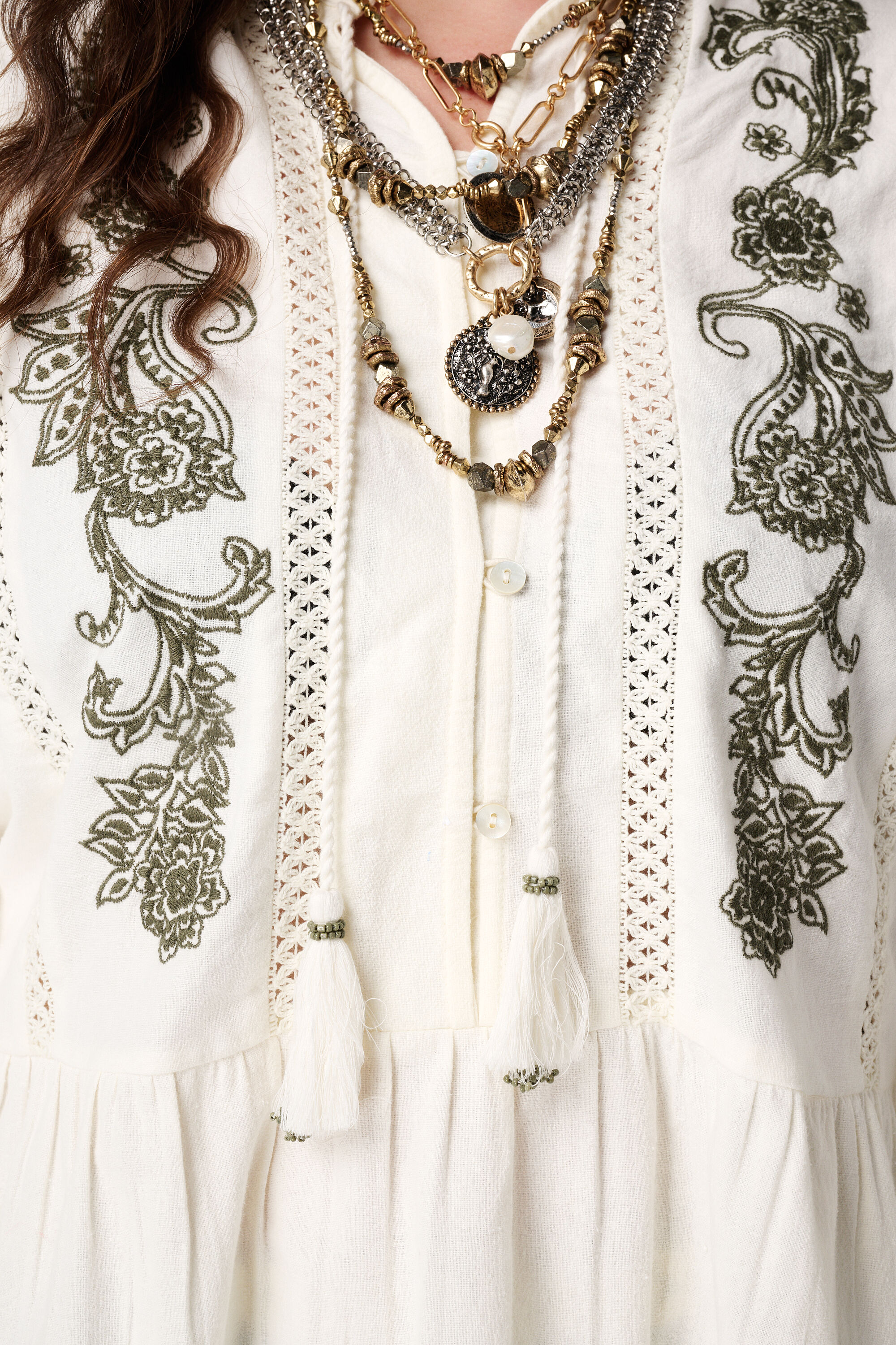 Blusa con bordado image number 6