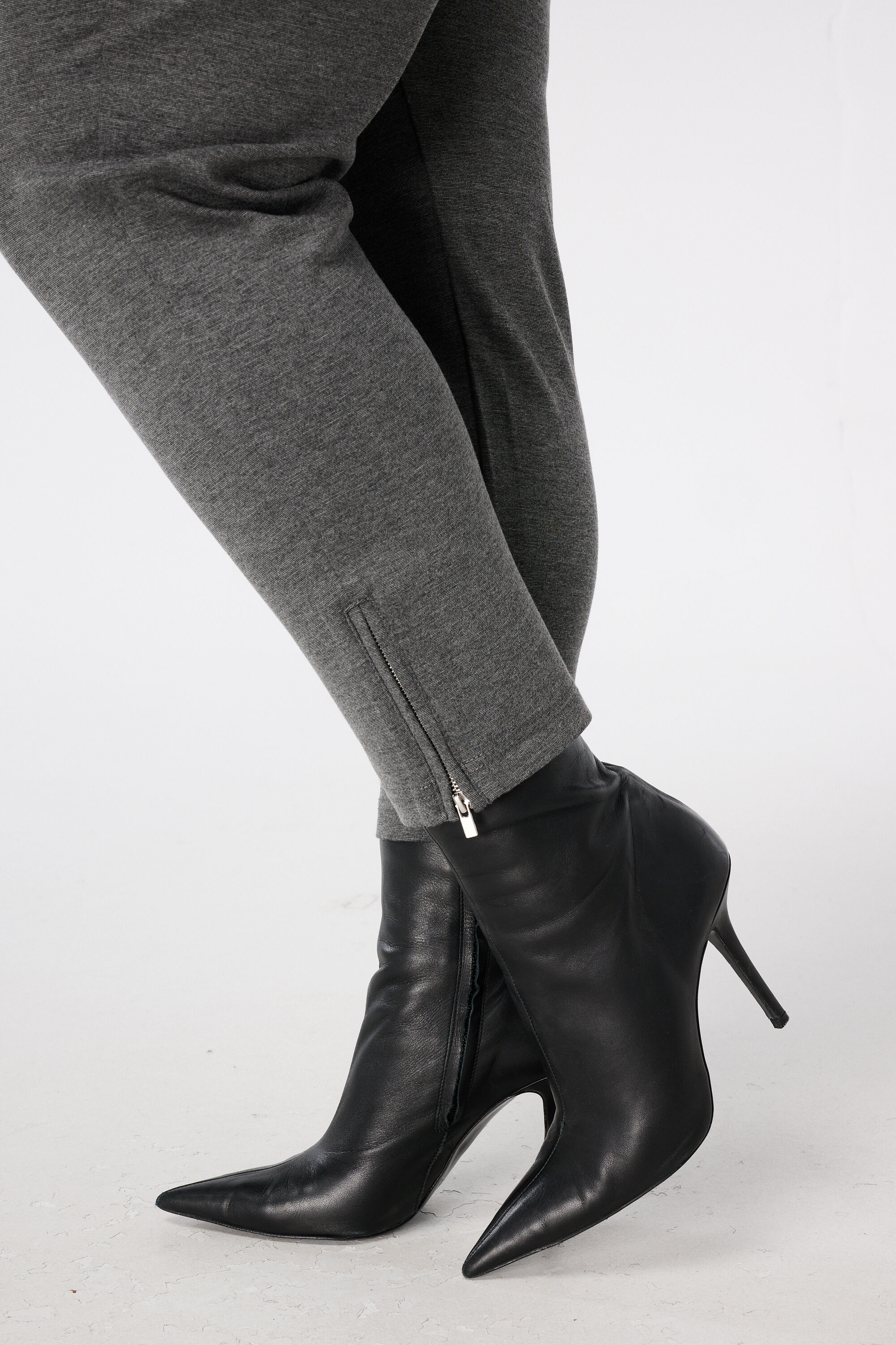 Pantalones slim fit image number 4