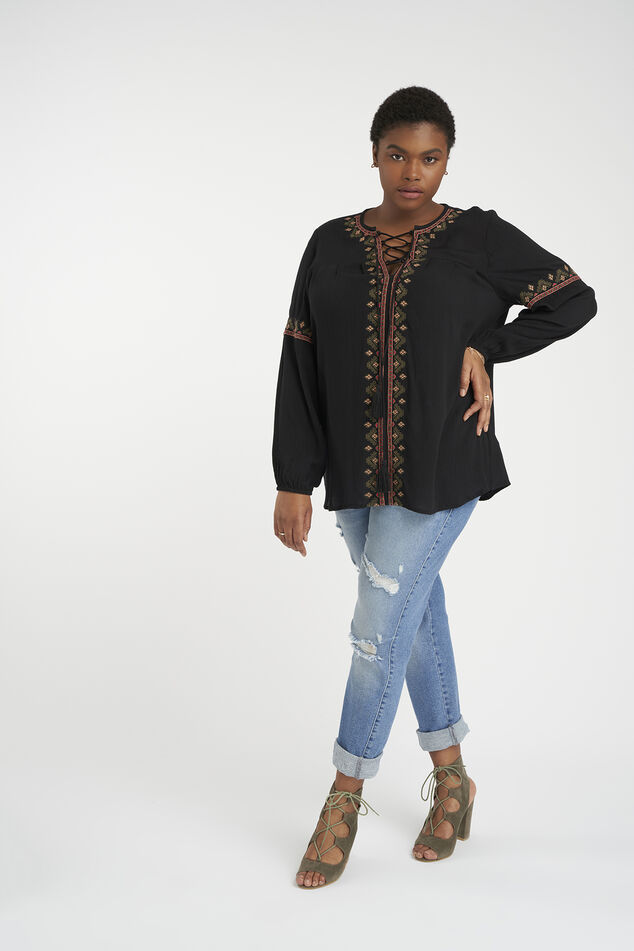 Blusa con detalle bordado image number 6